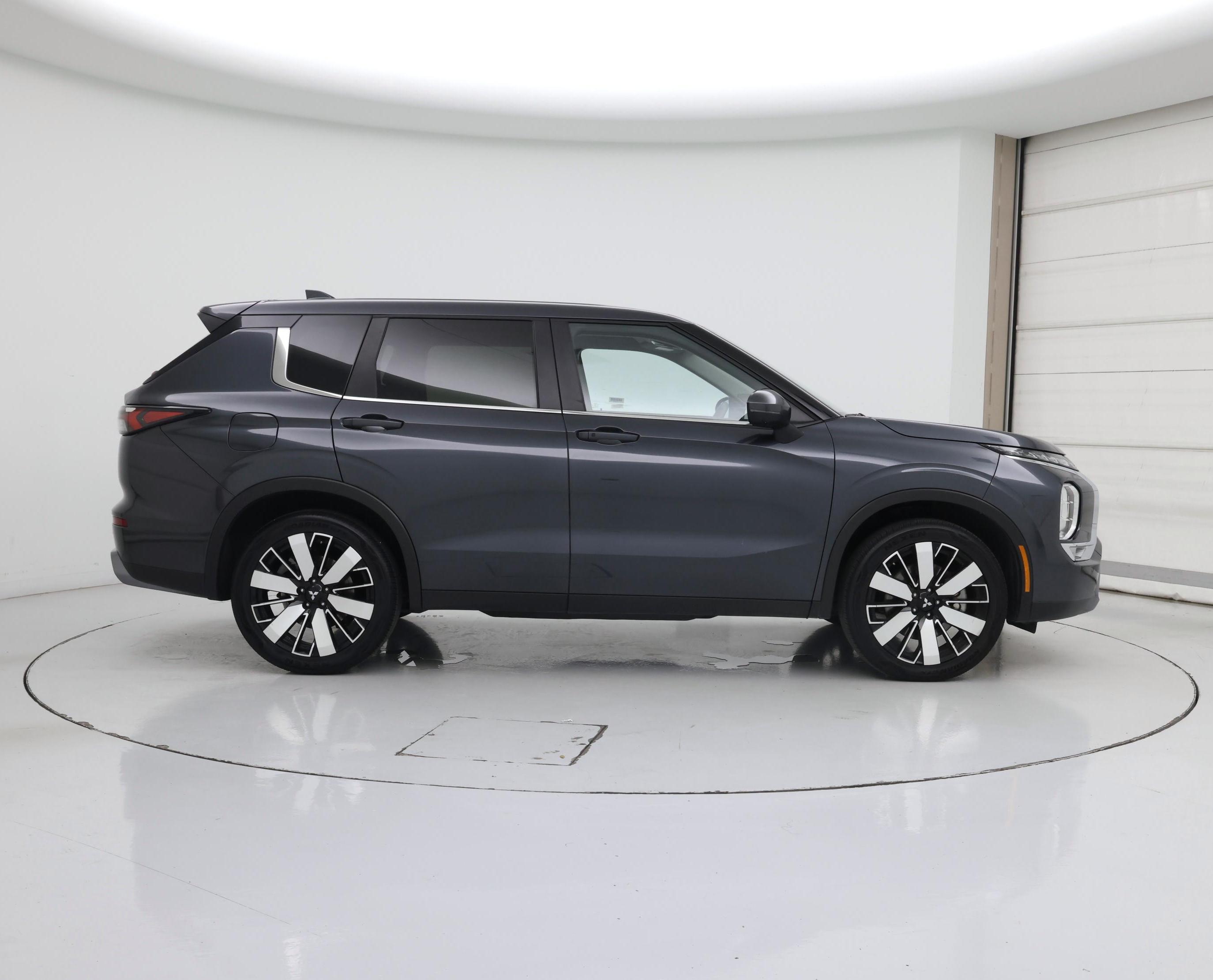 Thumbnail: 2025 Mitsubishi Outlander - 7