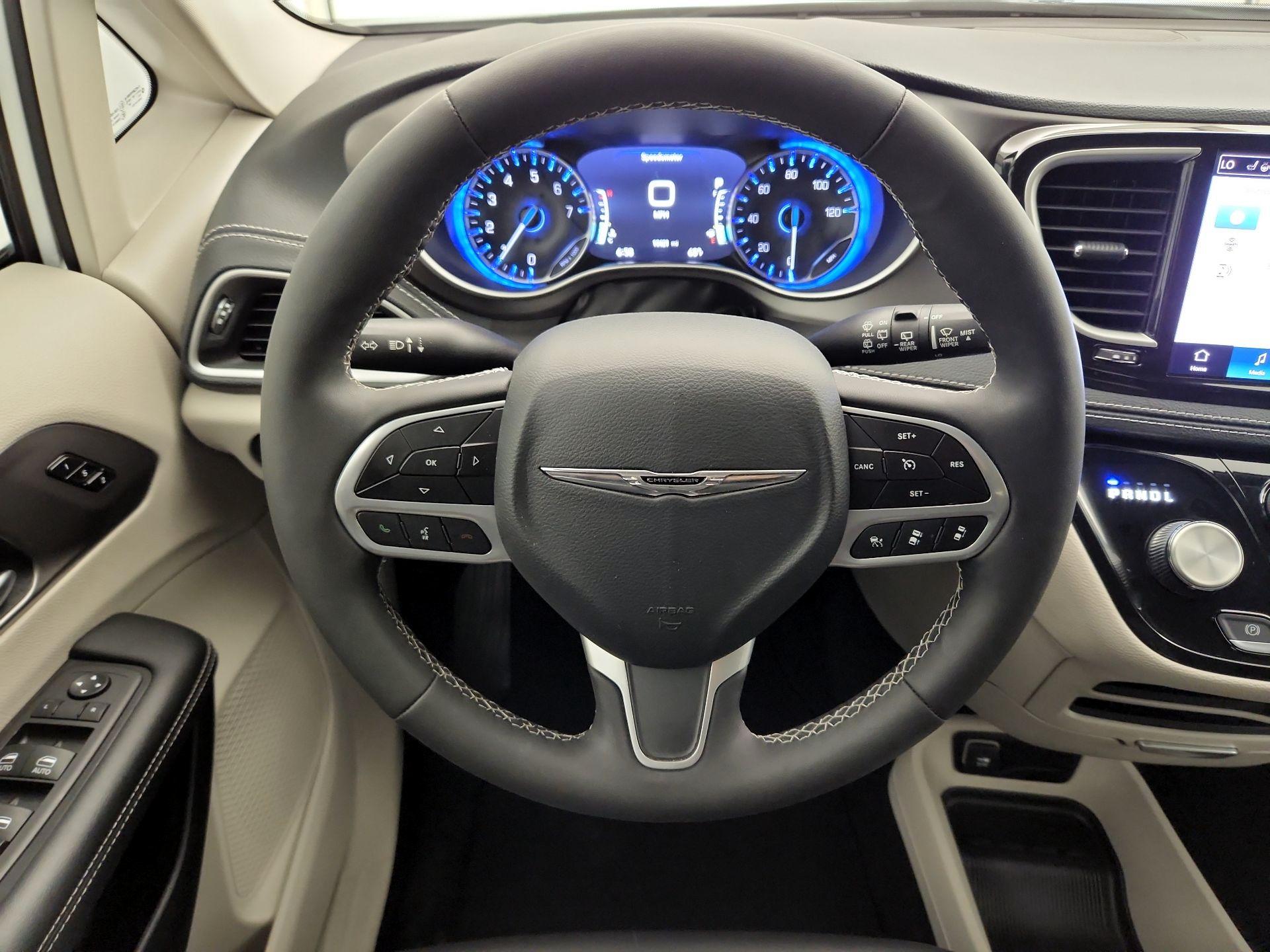 Thumbnail: 2024 Chrysler Pacifica - 10