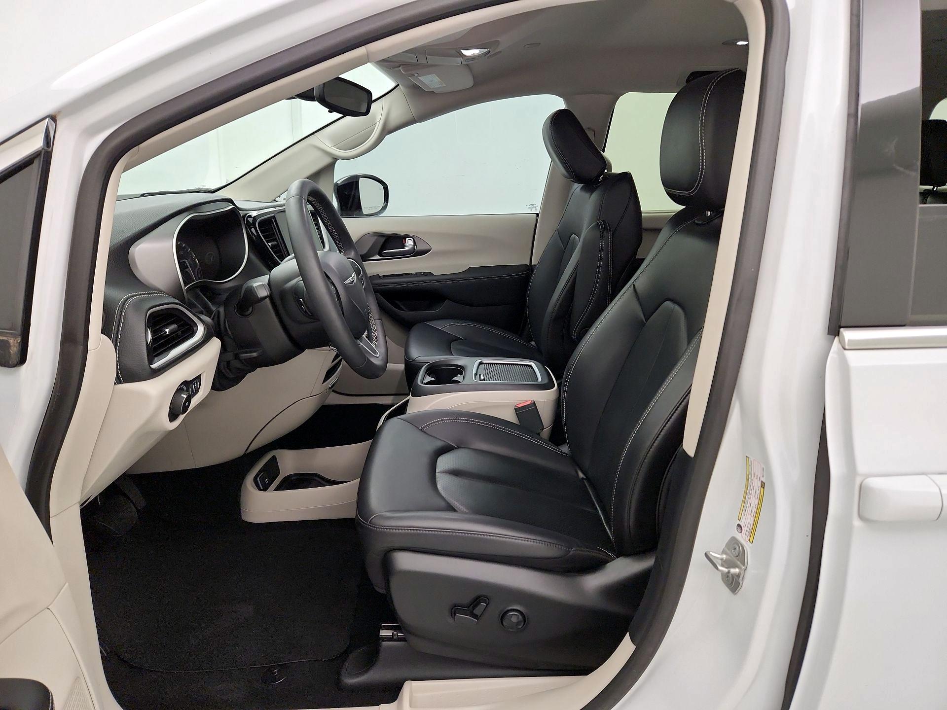 Thumbnail: 2024 Chrysler Pacifica - 11