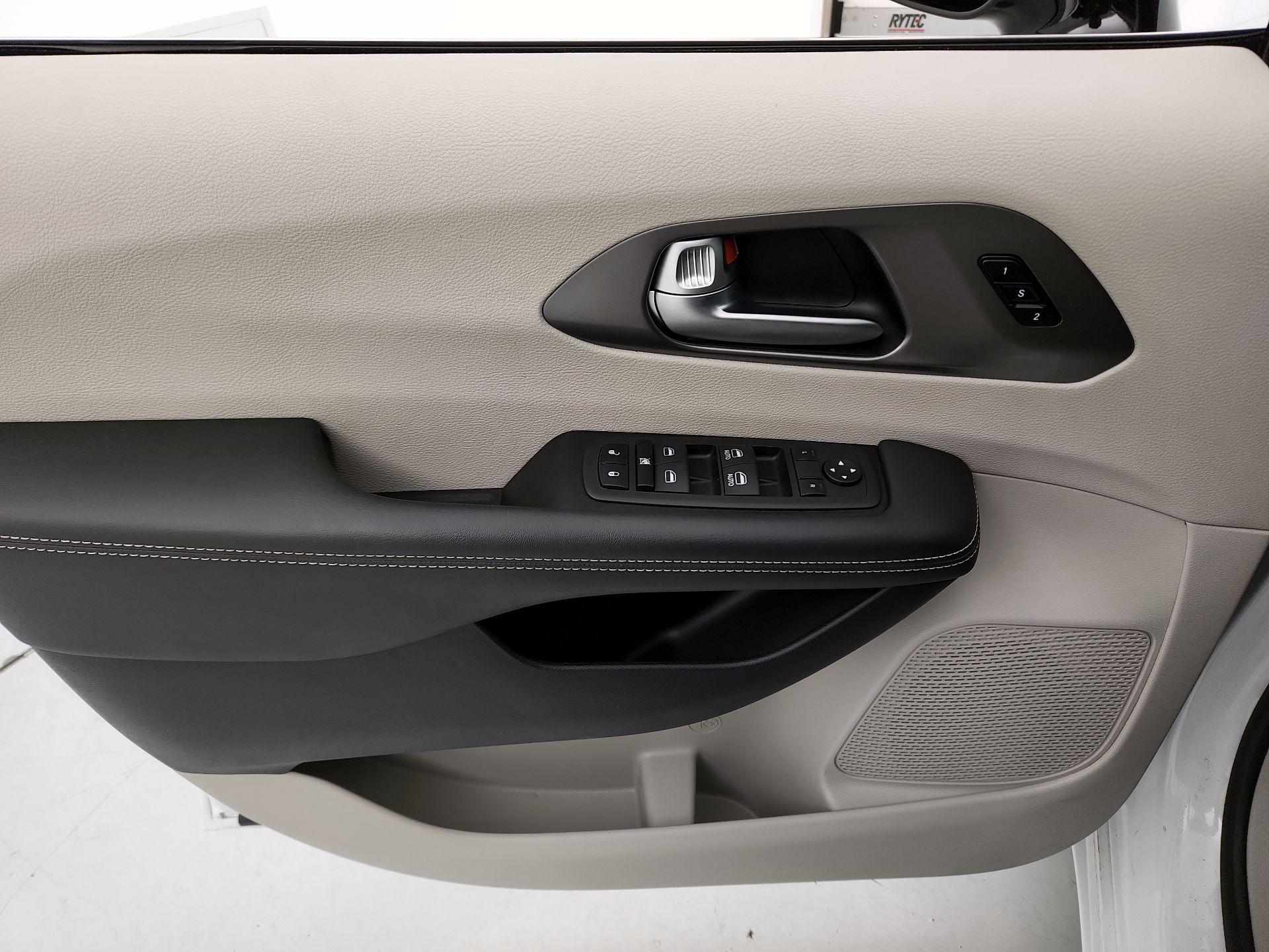 Thumbnail: 2024 Chrysler Pacifica - 12