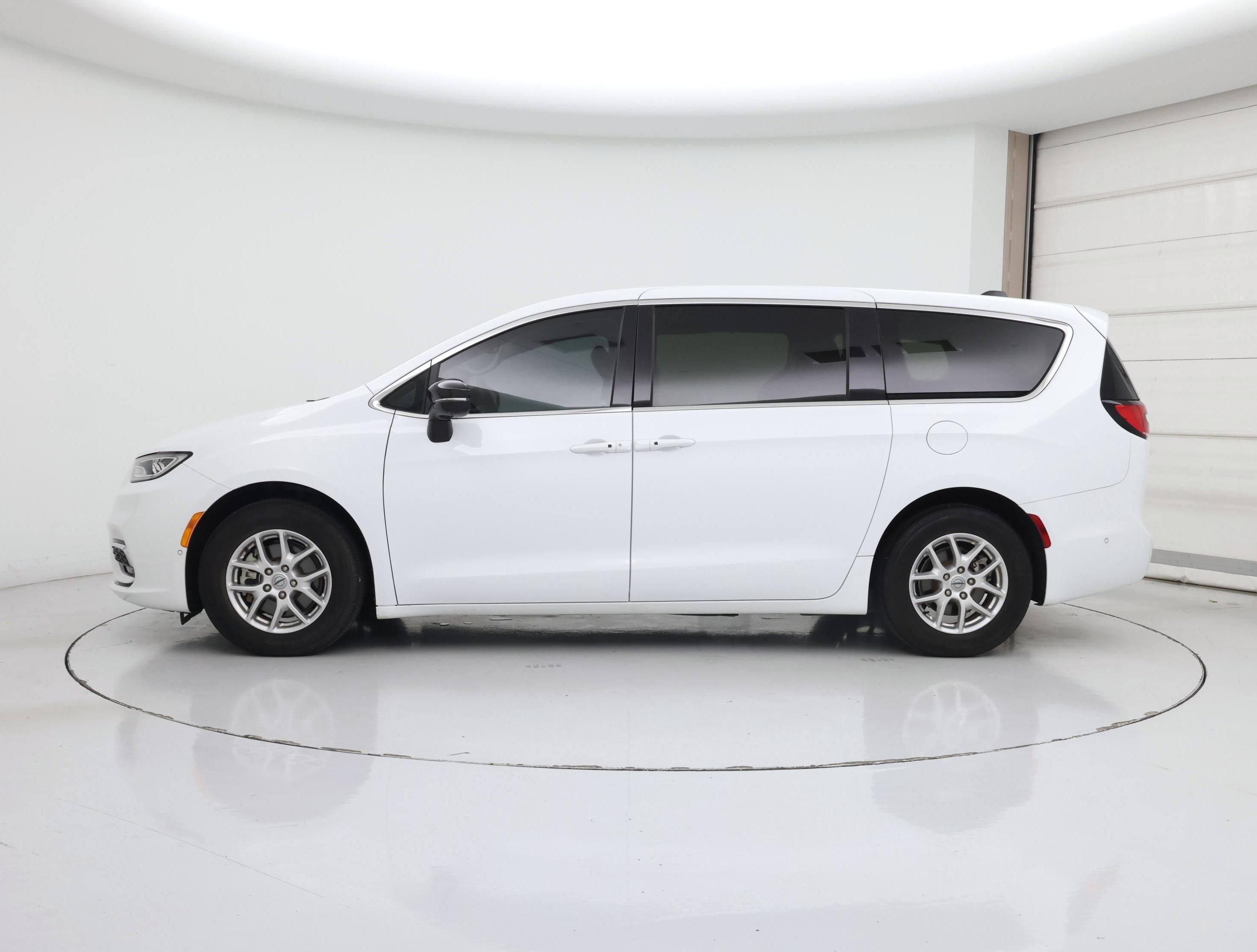 Thumbnail: 2024 Chrysler Pacifica - 3