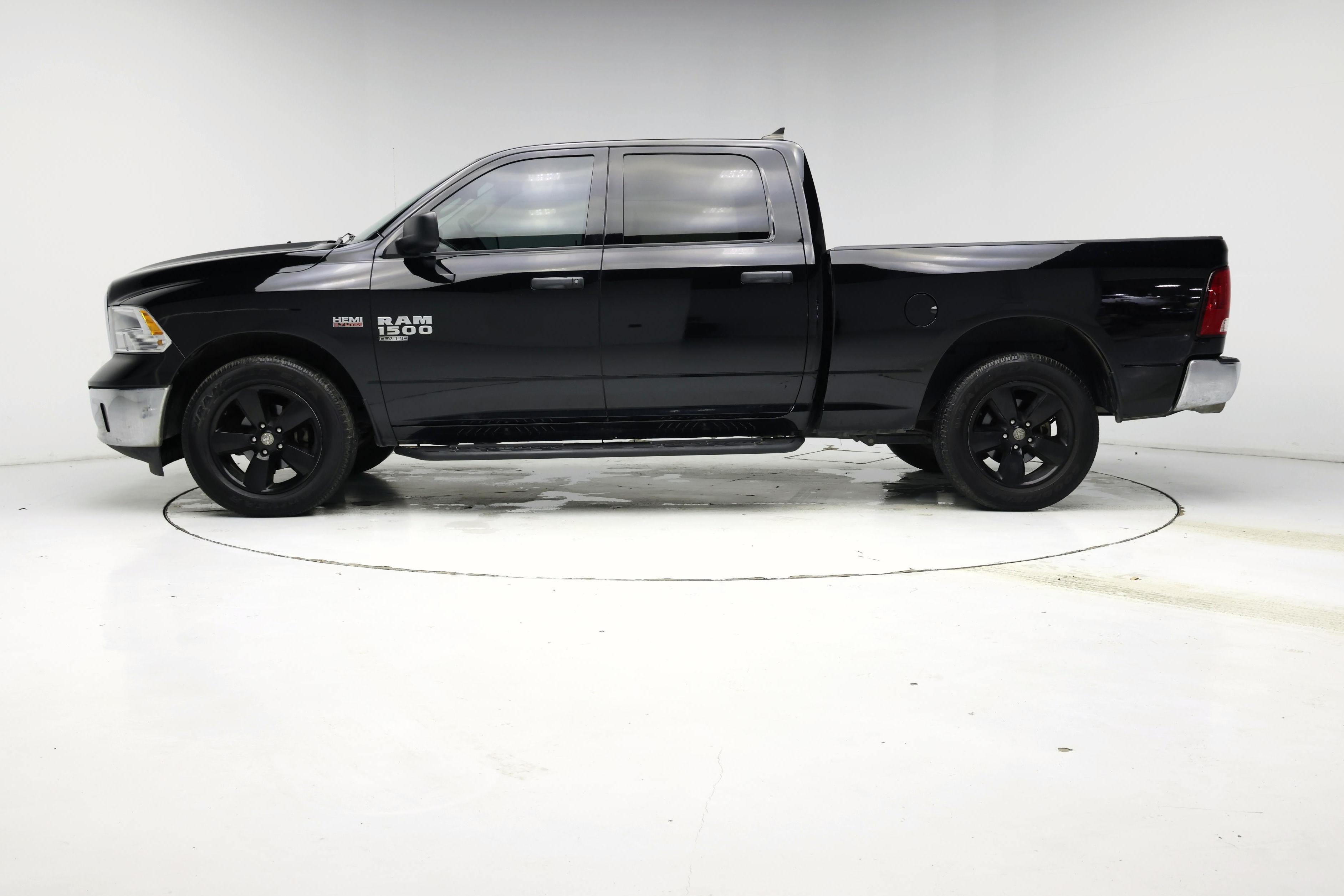 Thumbnail: 2024 RAM 1500 Classic - 3