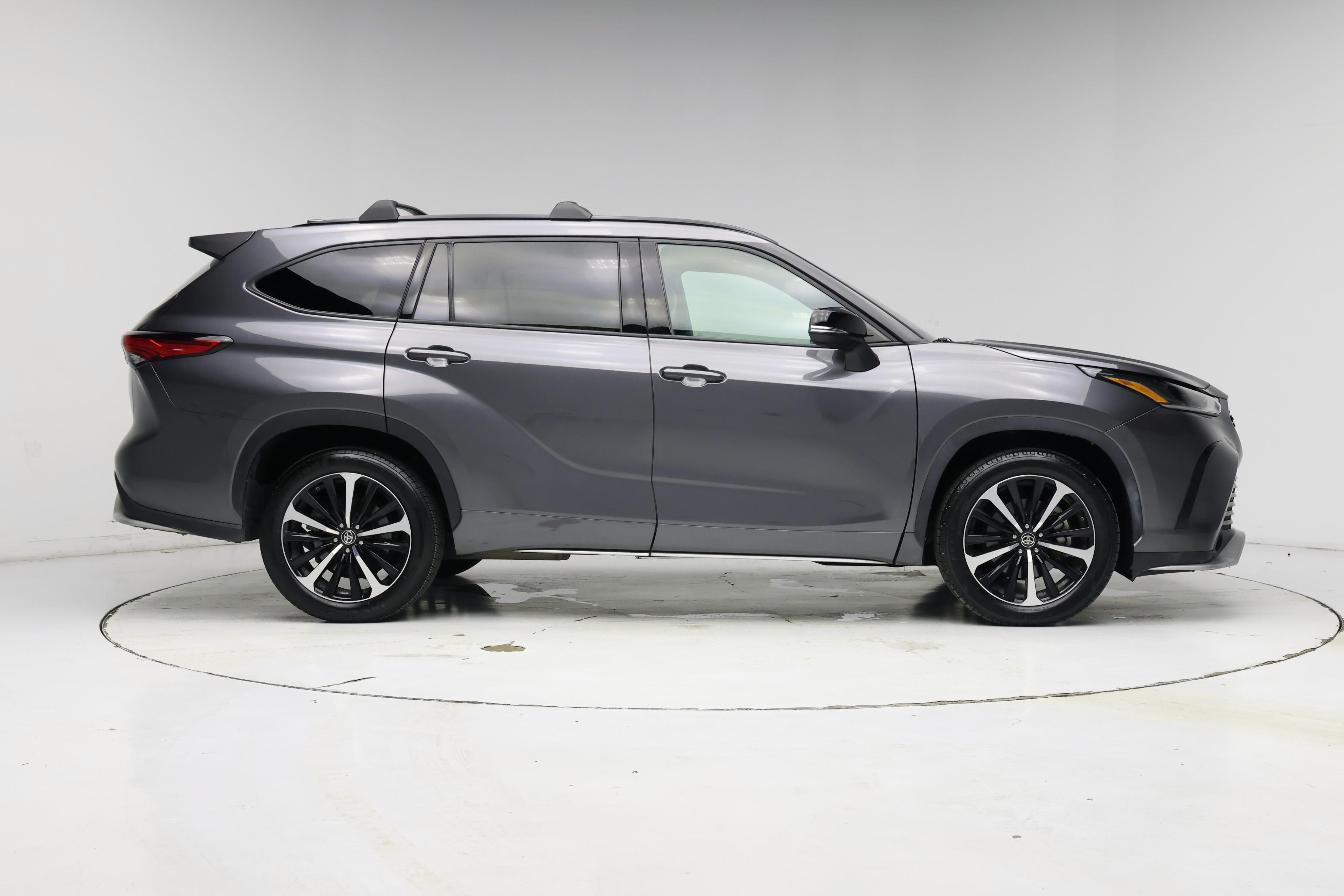 Thumbnail: 2021 Toyota Highlander - 7
