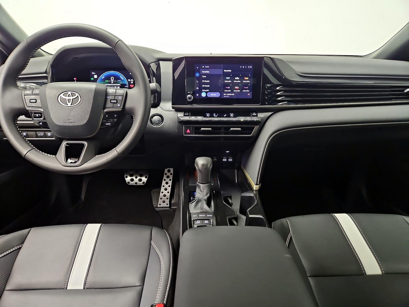 2026 Toyota Camry SE - Photo 10