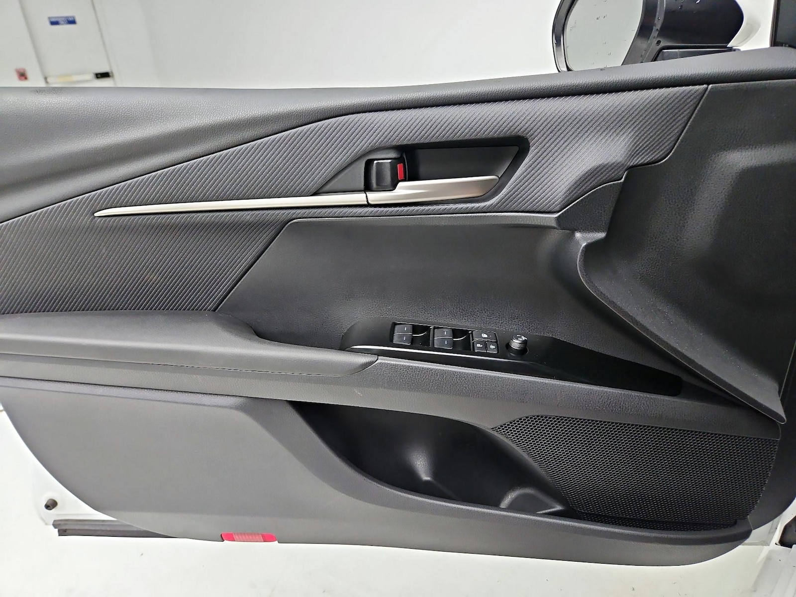 2026 Toyota Camry SE - Photo 13
