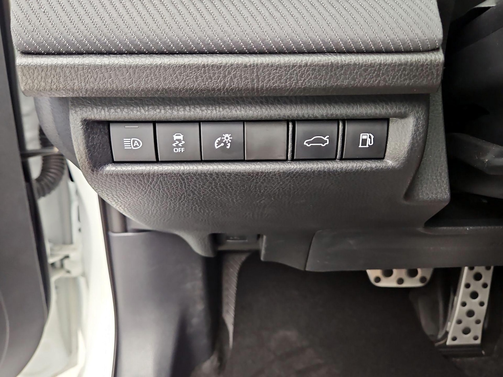 2026 Toyota Camry SE - Photo 14