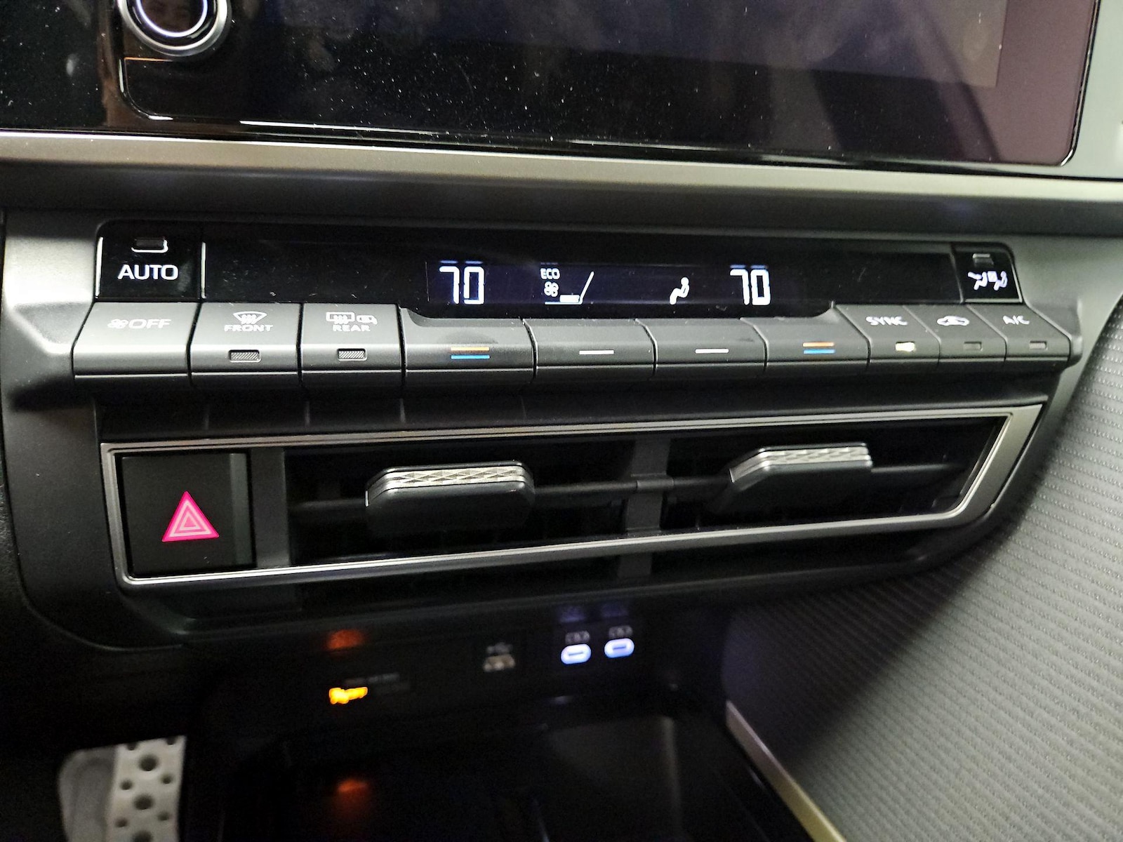 2026 Toyota Camry SE - Photo 17