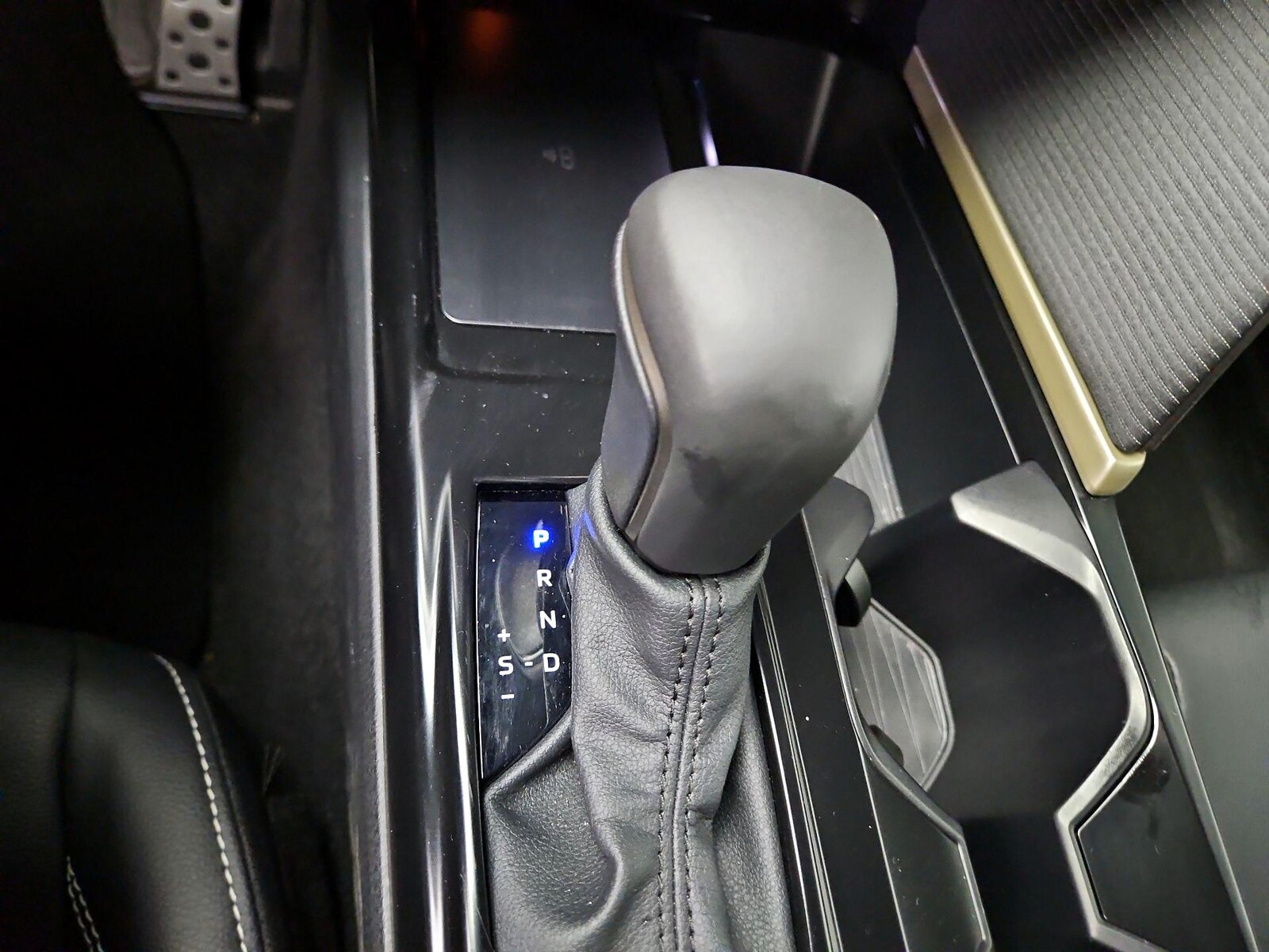 2026 Toyota Camry SE - Photo 18