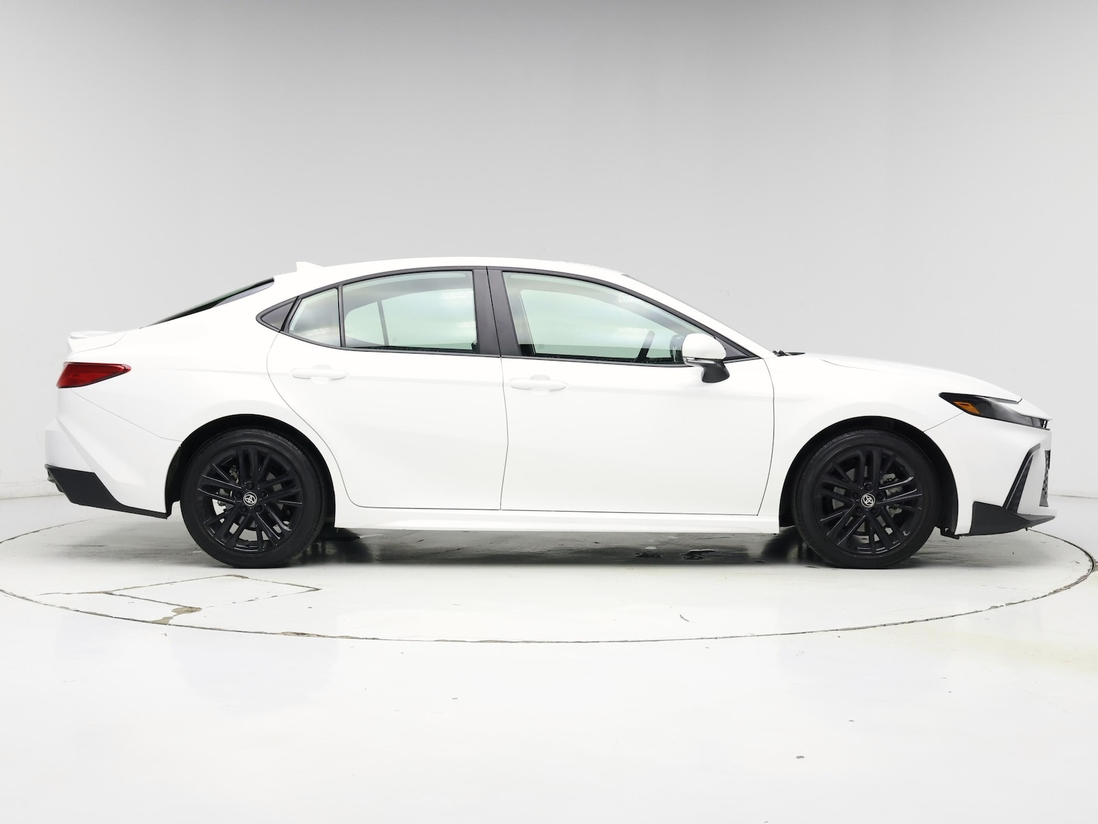 2026 Toyota Camry SE - Photo 8