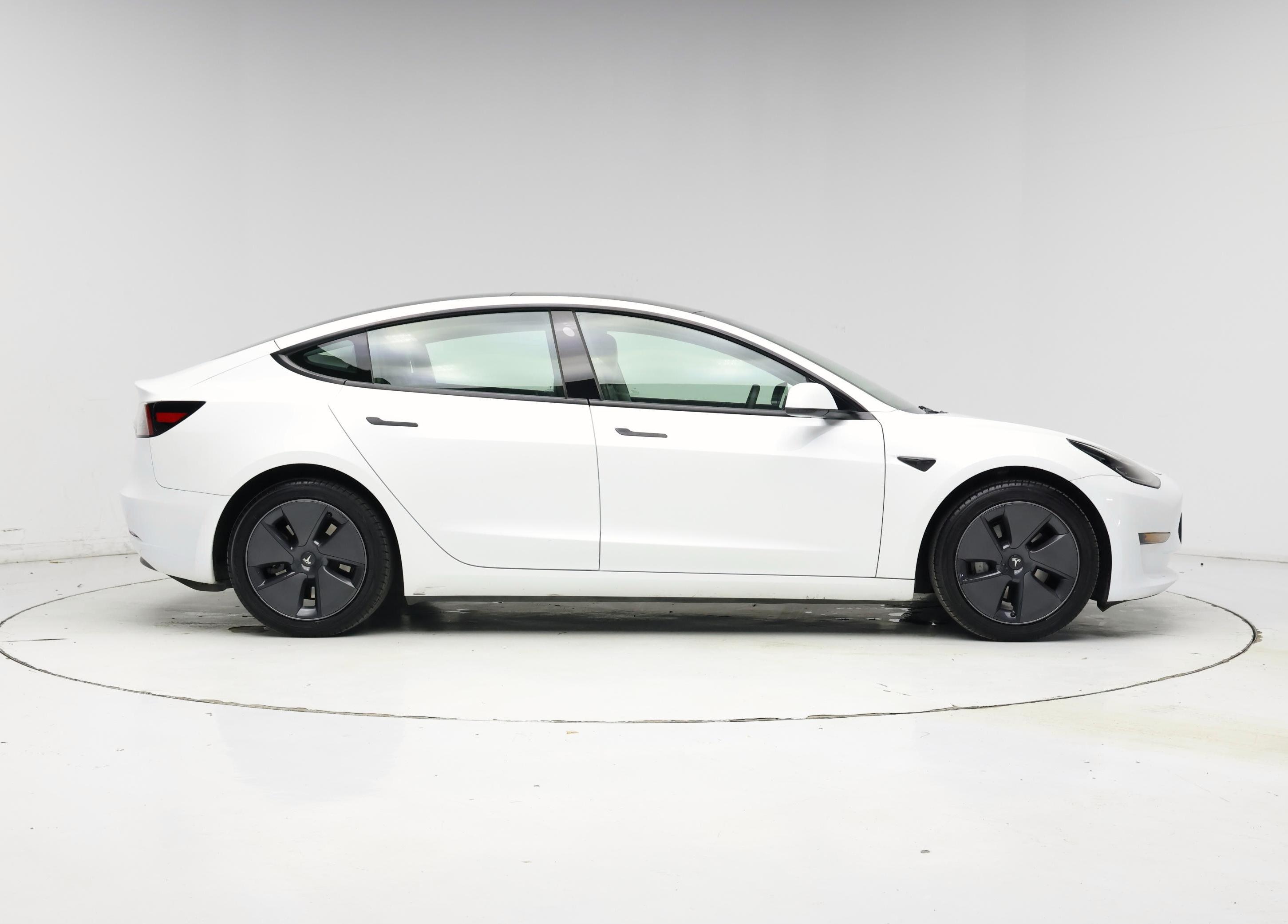 Thumbnail: 2023 Tesla Model 3 - 7