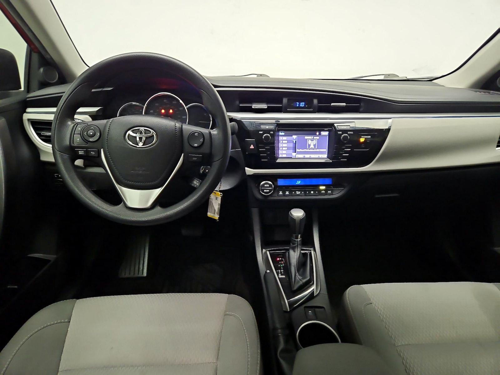 2015 Toyota Corolla LE - Photo 10