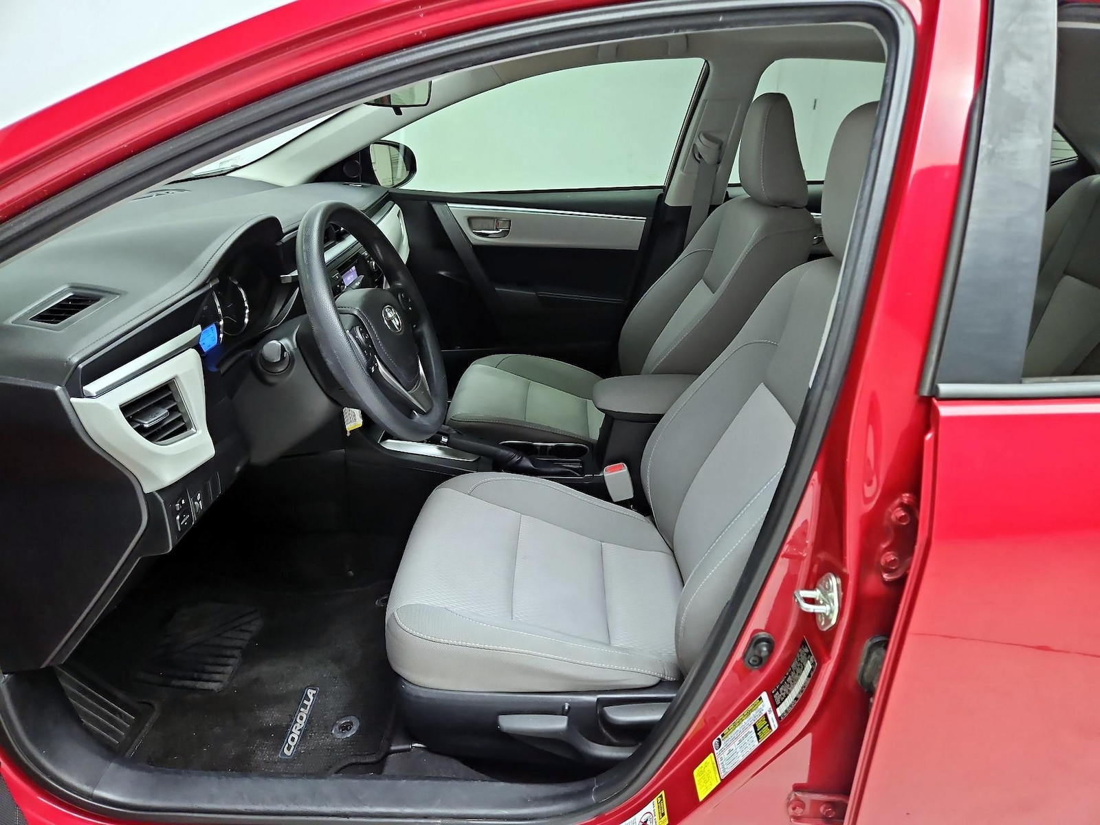 2015 Toyota Corolla LE - Photo 12
