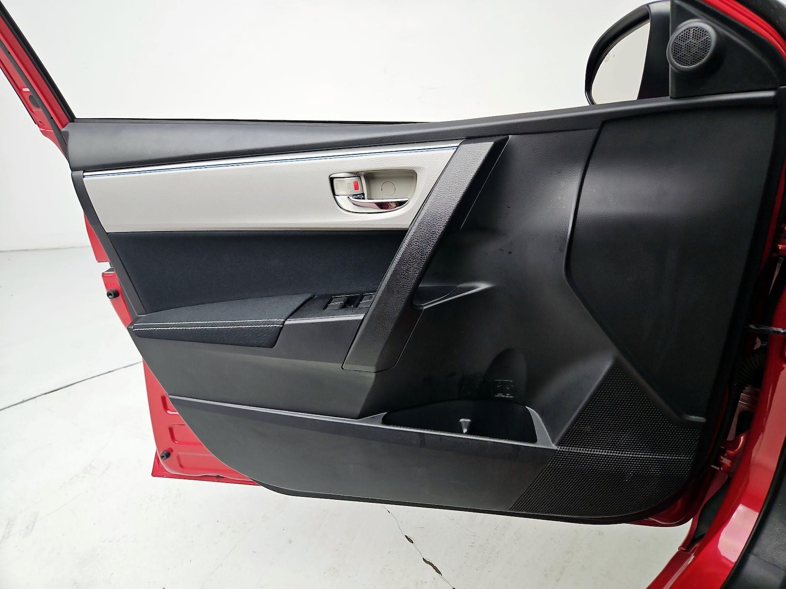 2015 Toyota Corolla LE - Photo 13