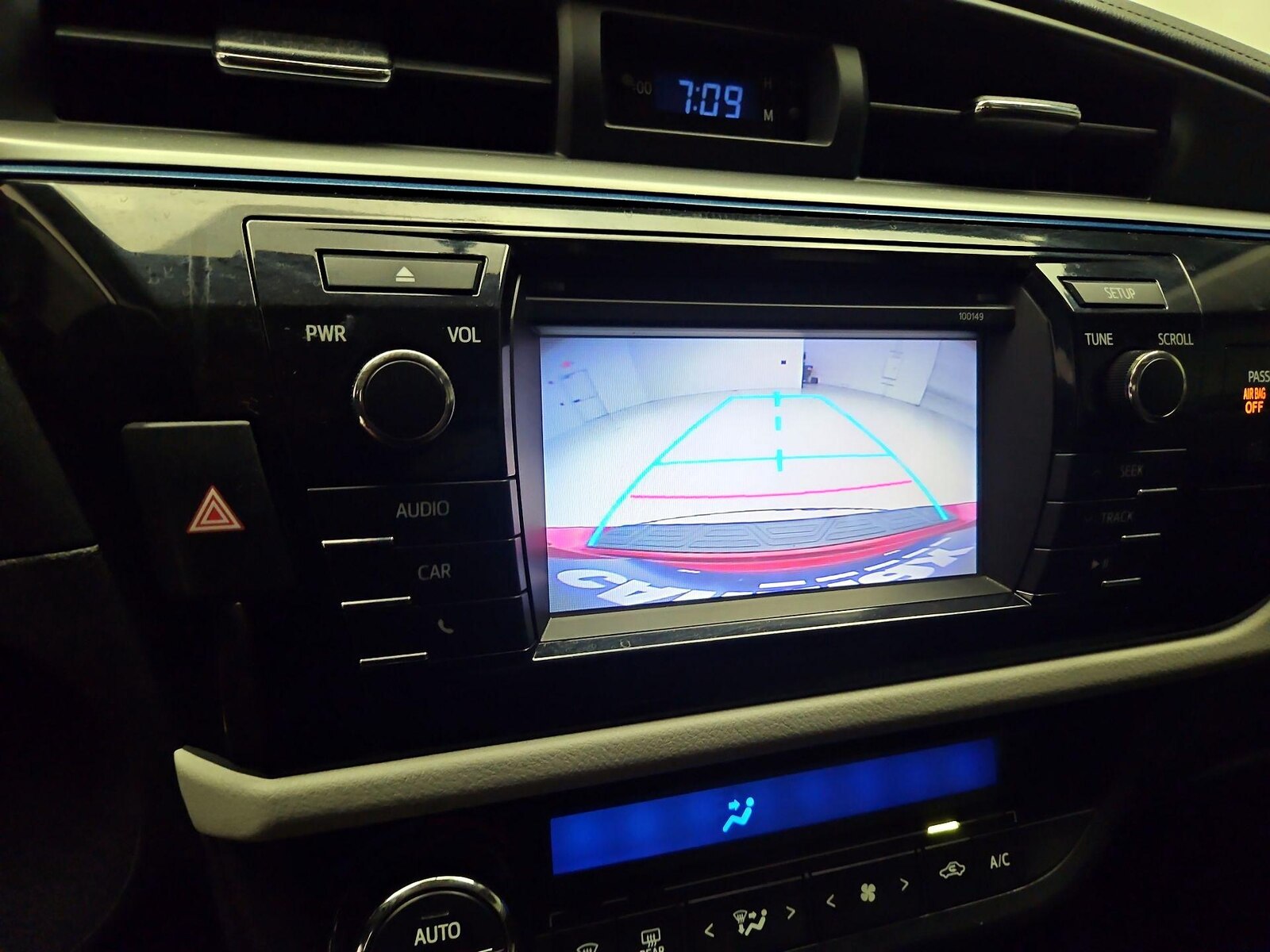 2015 Toyota Corolla LE - Photo 15
