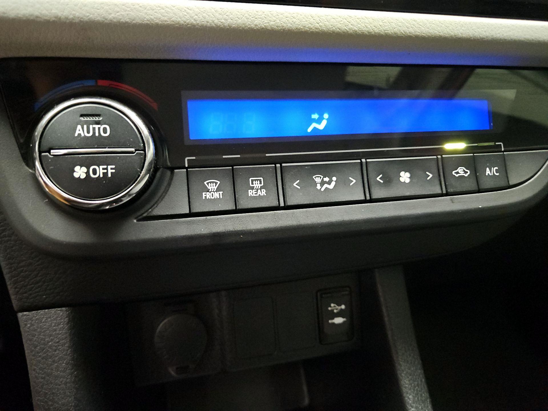 Thumbnail: 2015 Toyota Corolla - 16