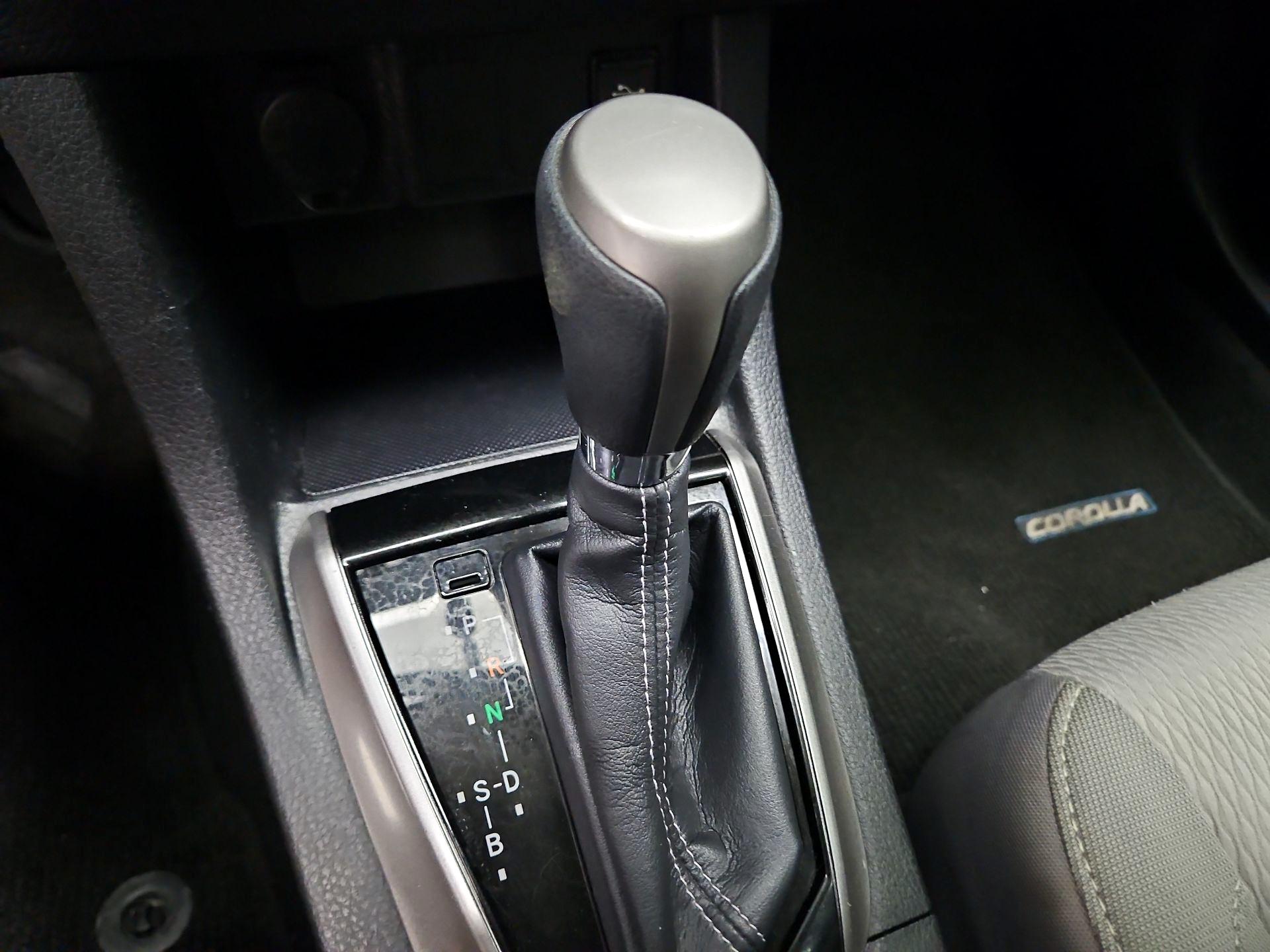 Thumbnail: 2015 Toyota Corolla - 17