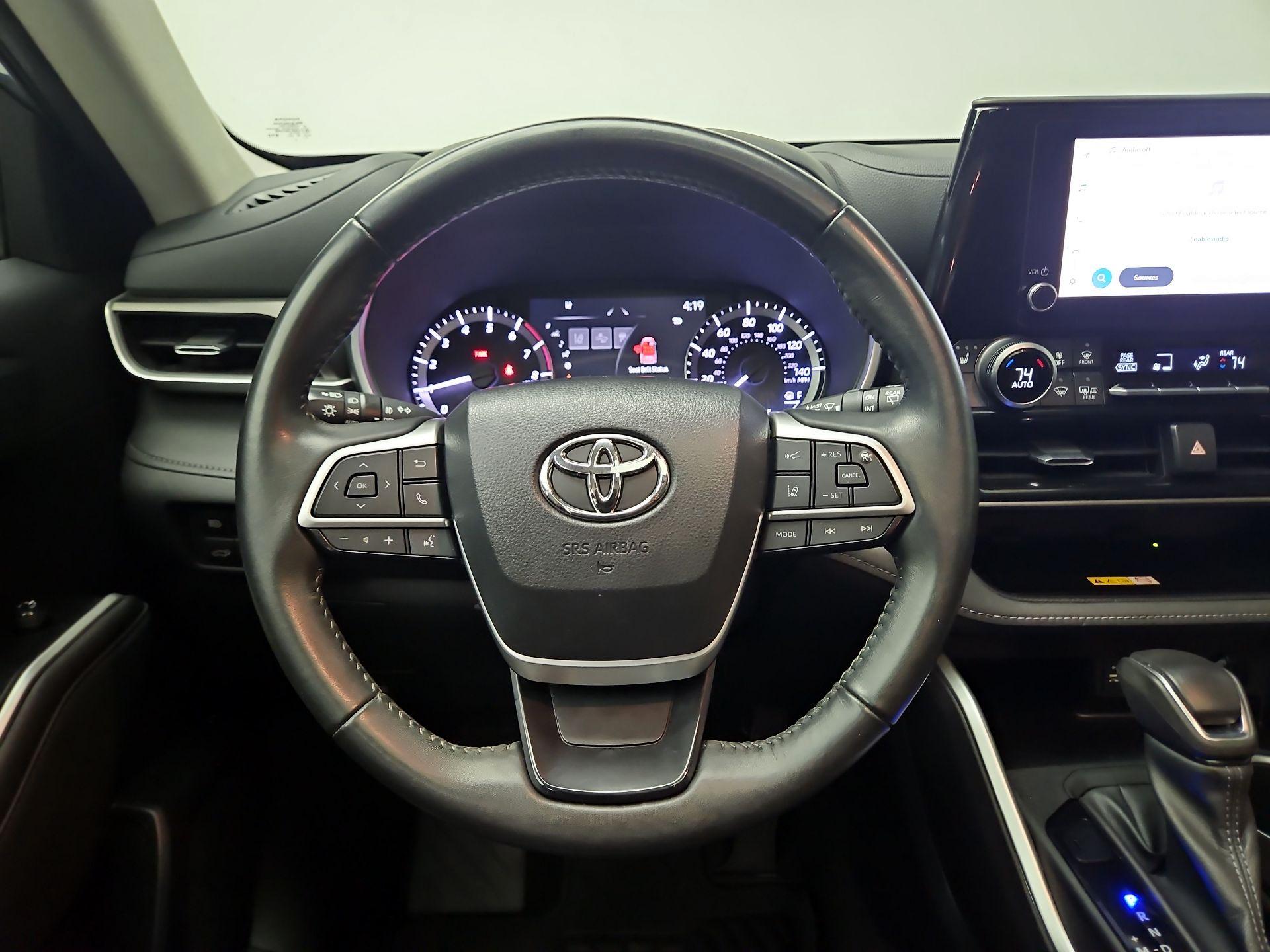 Thumbnail: 2023 Toyota Highlander - 10