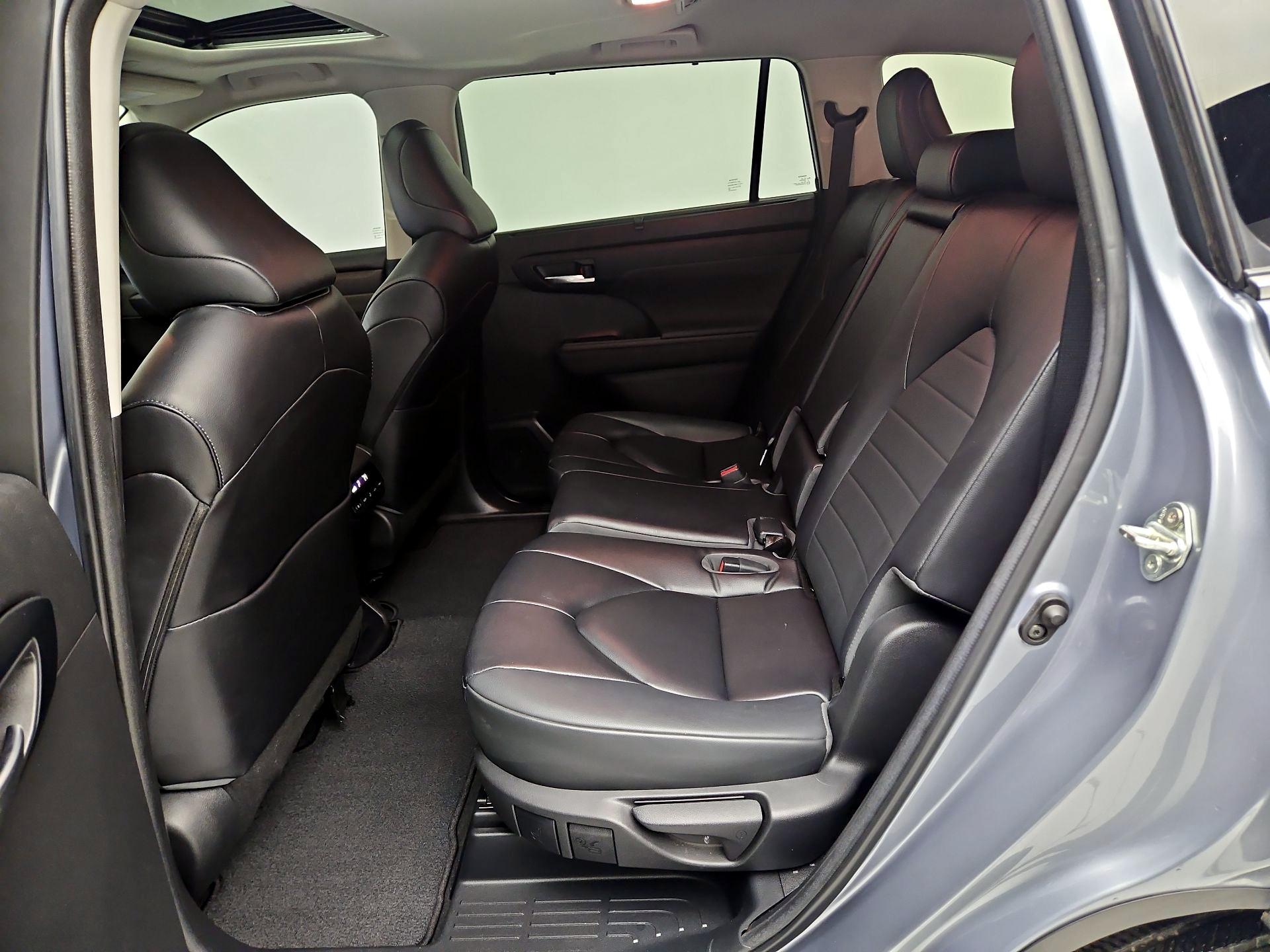 Thumbnail: 2023 Toyota Highlander - 20