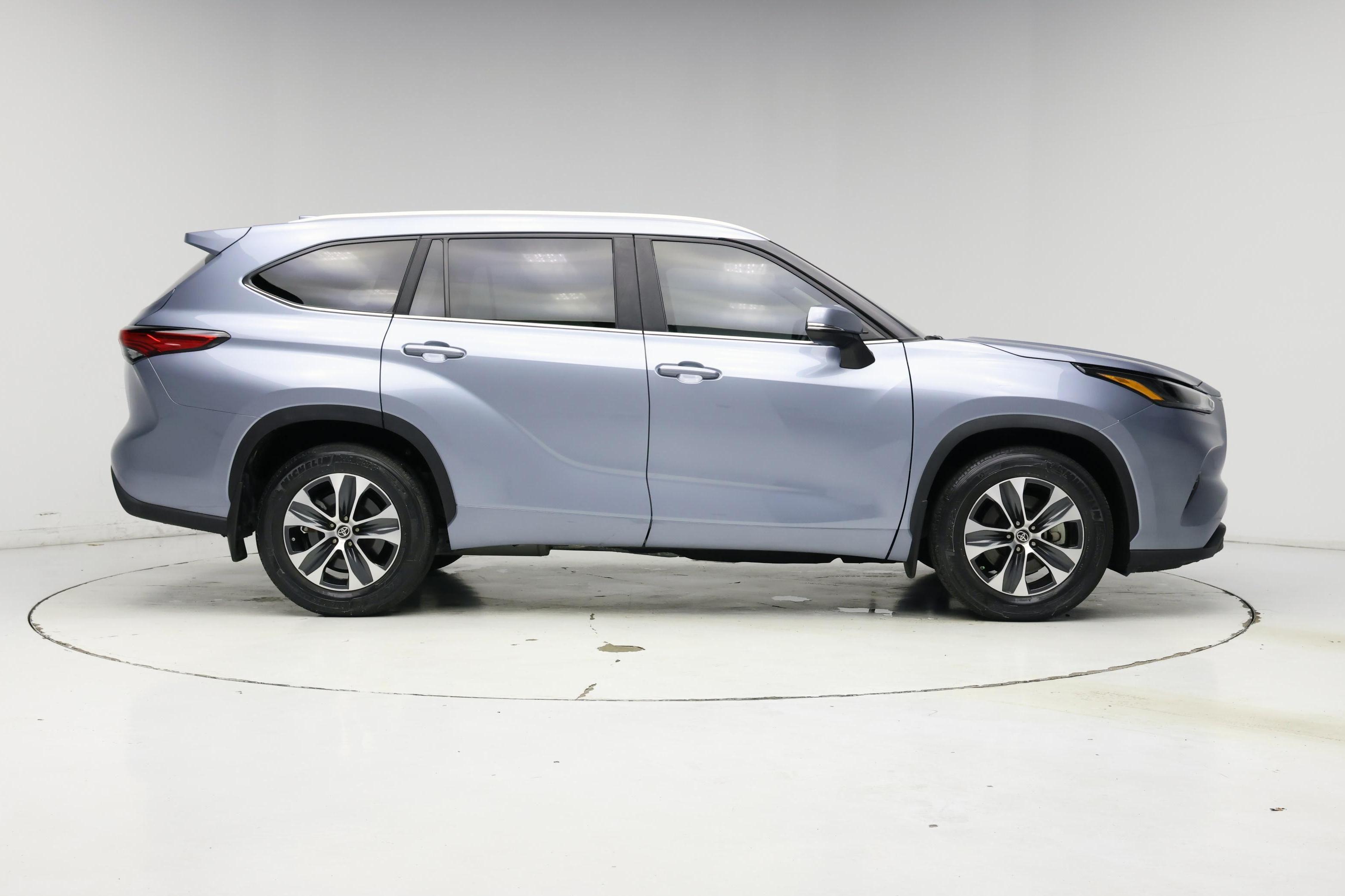 Thumbnail: 2023 Toyota Highlander - 7