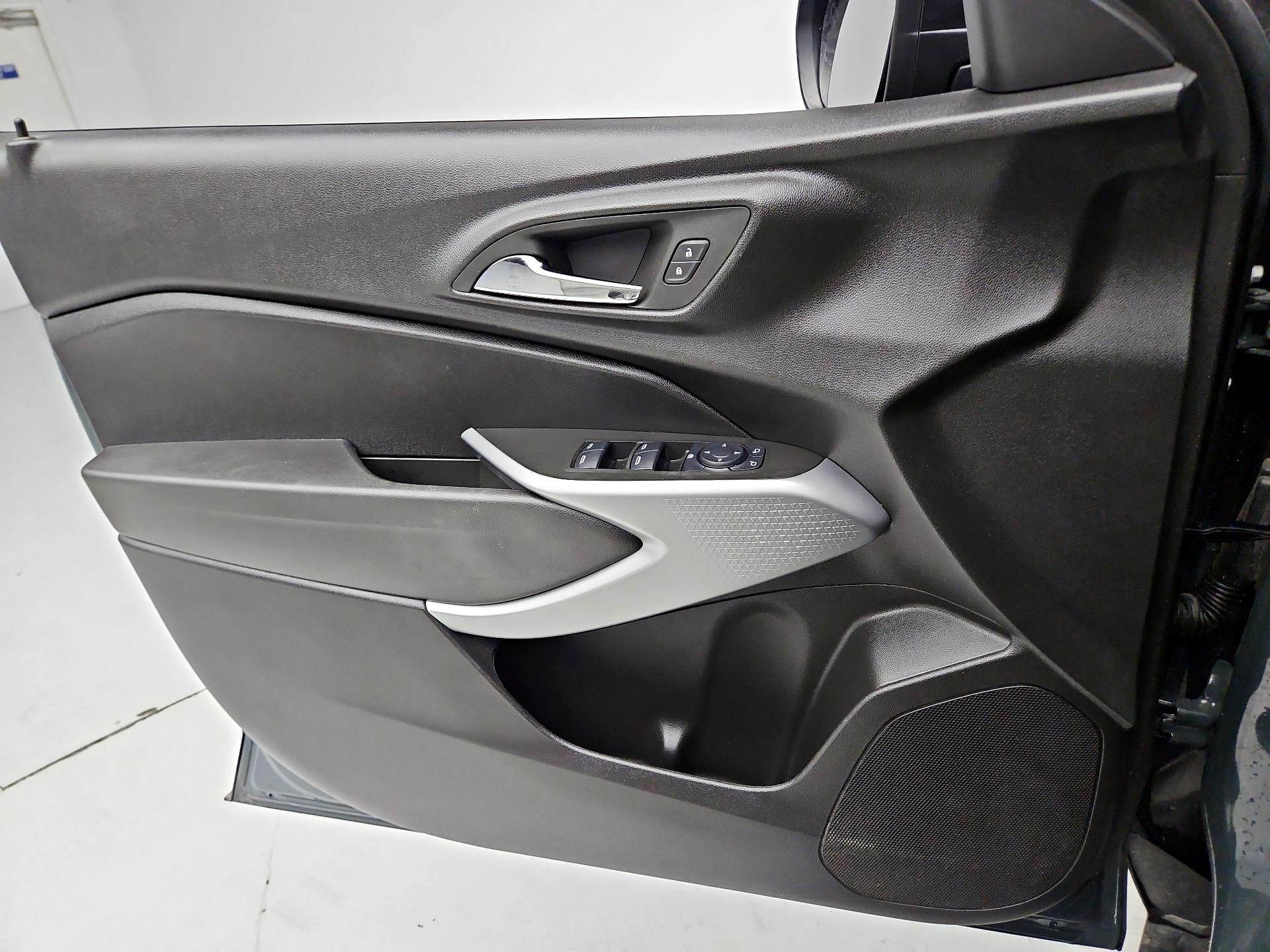 Thumbnail: 2025 Chevrolet Trax - 12