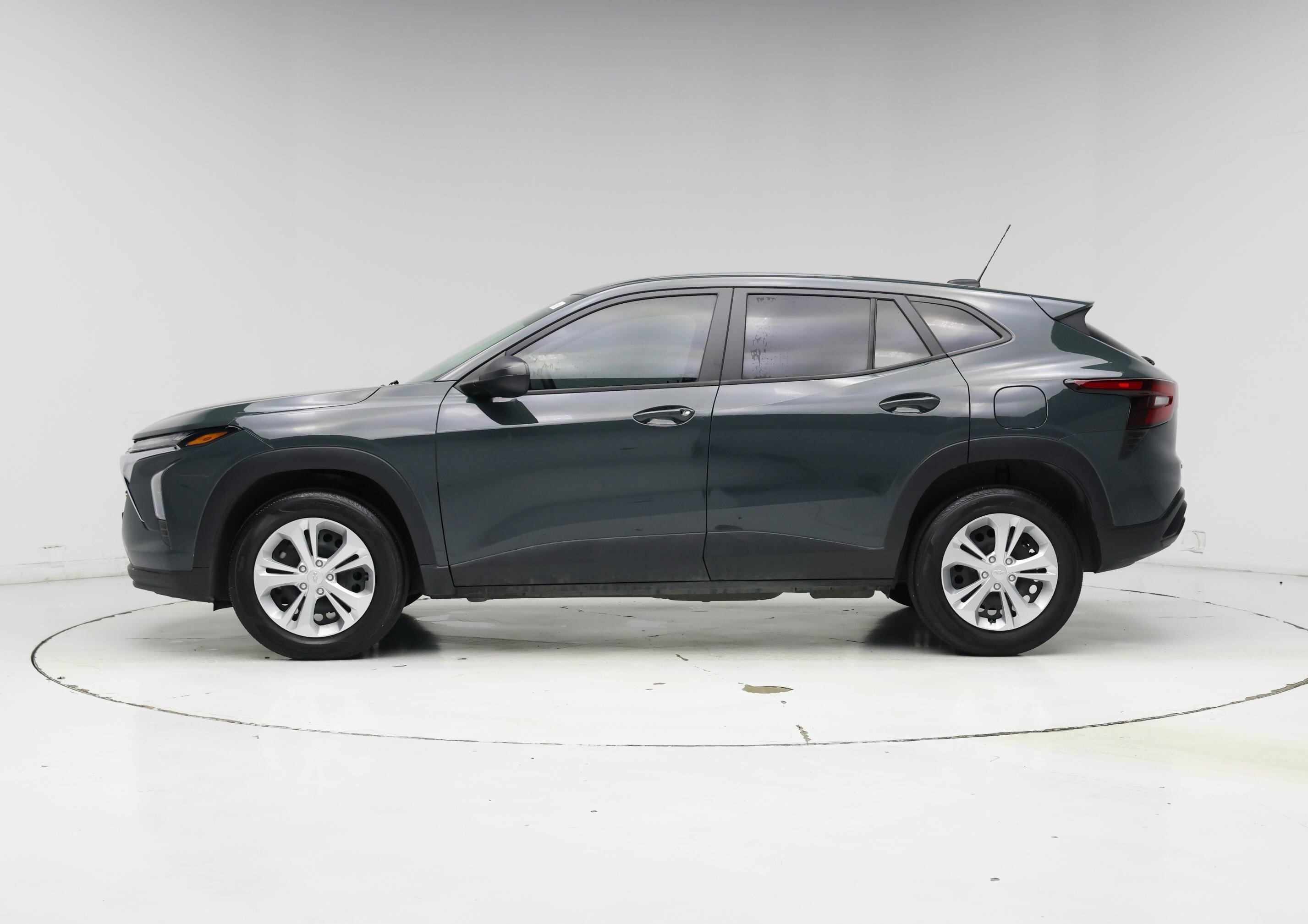 Thumbnail: 2025 Chevrolet Trax - 3