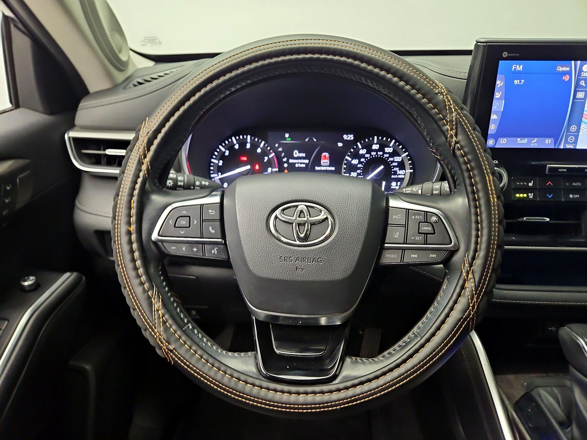 Thumbnail: 2021 Toyota Highlander - 10