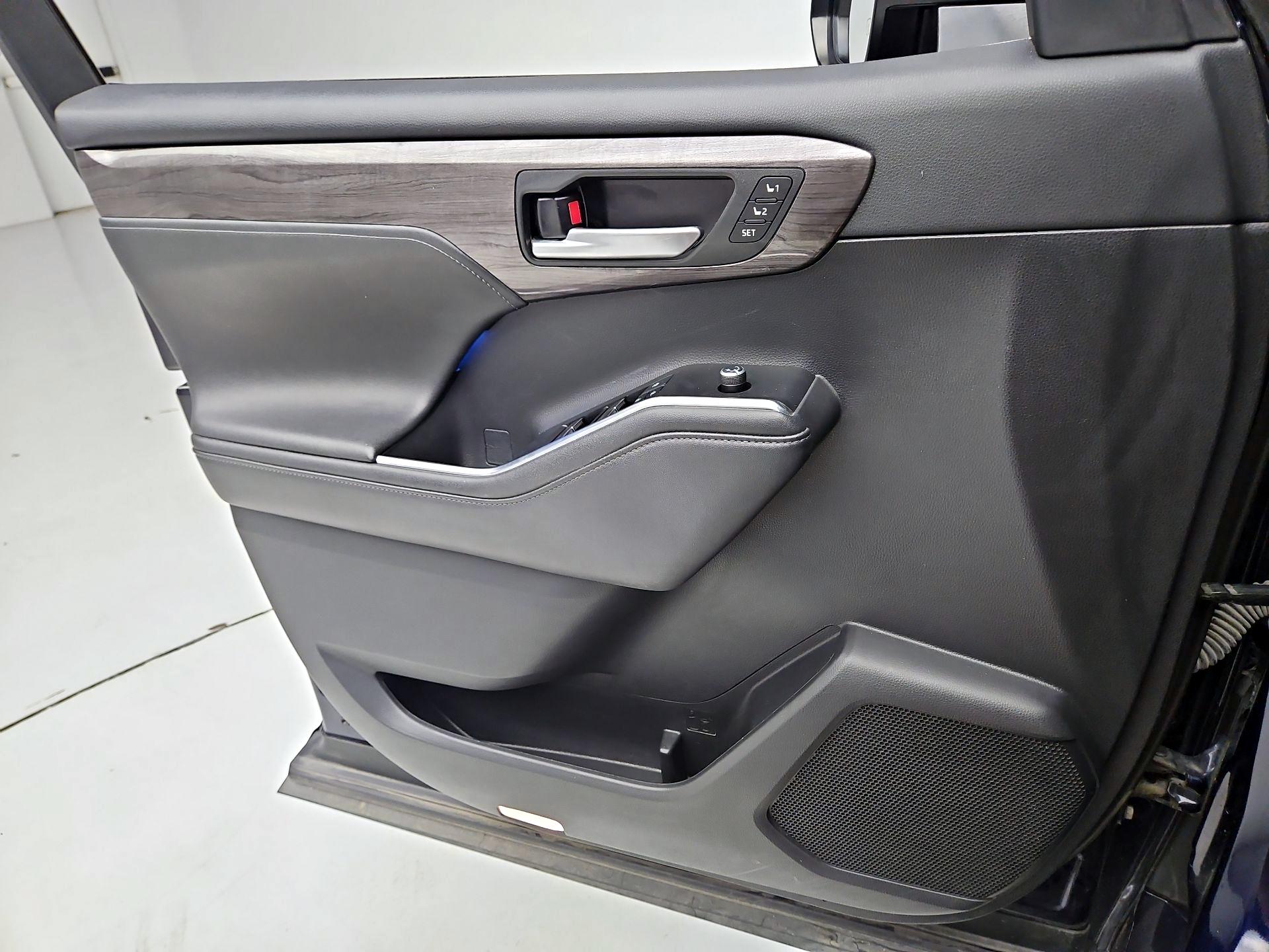 Thumbnail: 2021 Toyota Highlander - 12