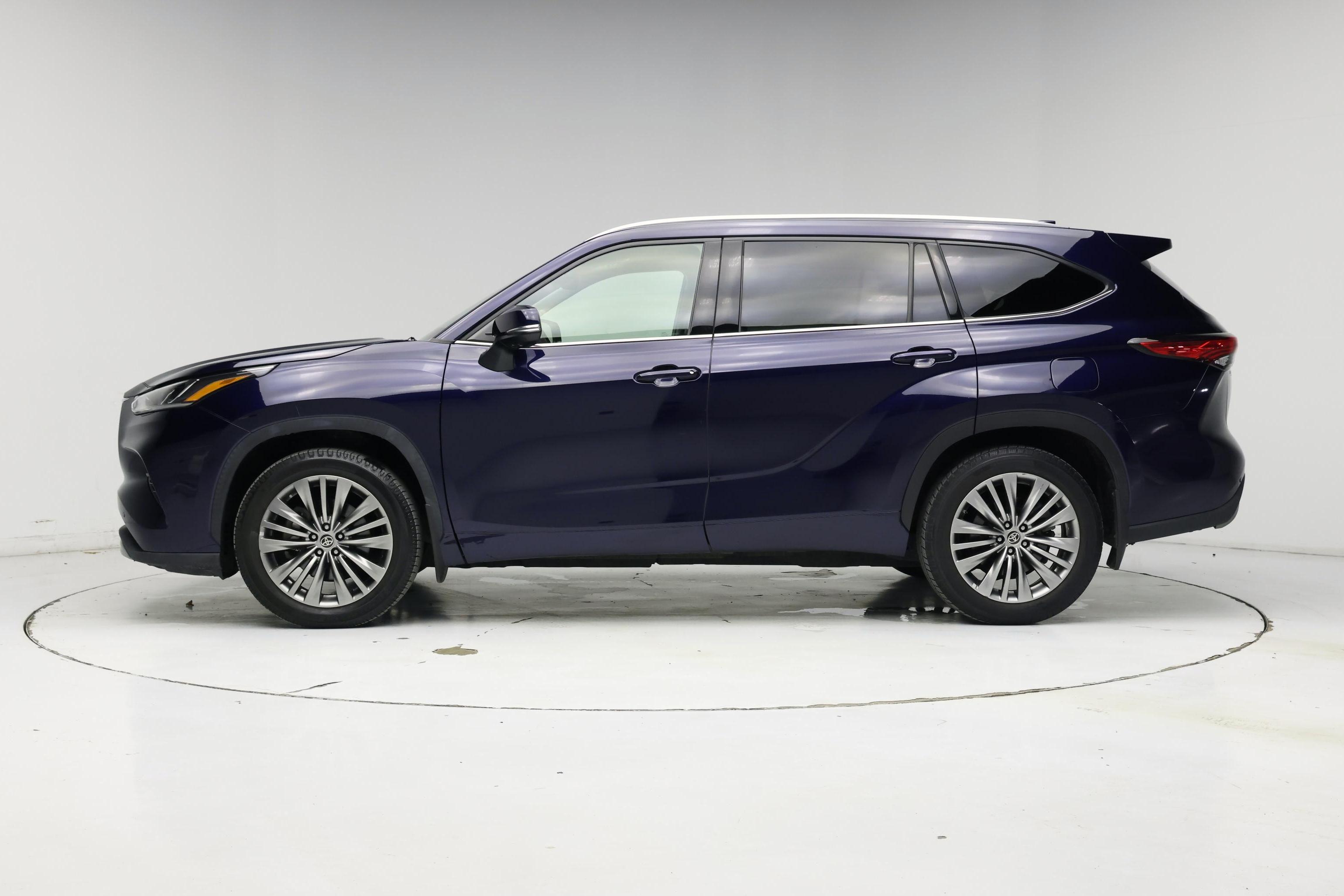 Thumbnail: 2021 Toyota Highlander - 3