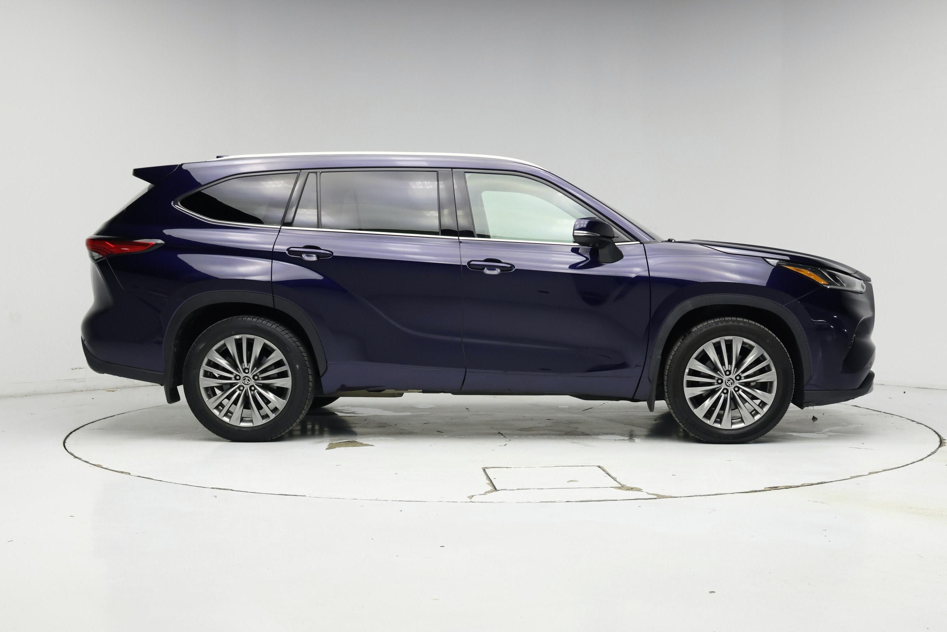 Thumbnail: 2021 Toyota Highlander - 7