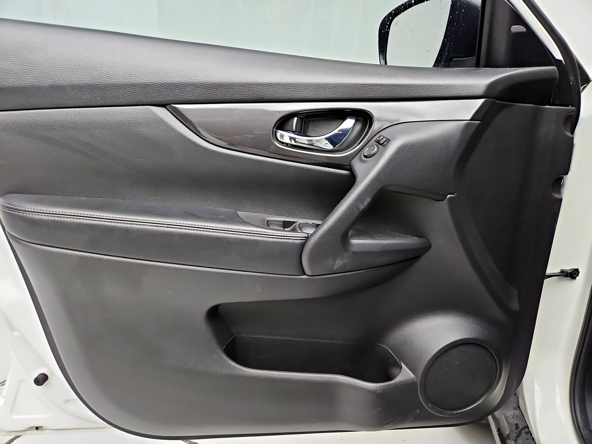 Thumbnail: 2020 Nissan Rogue - 12