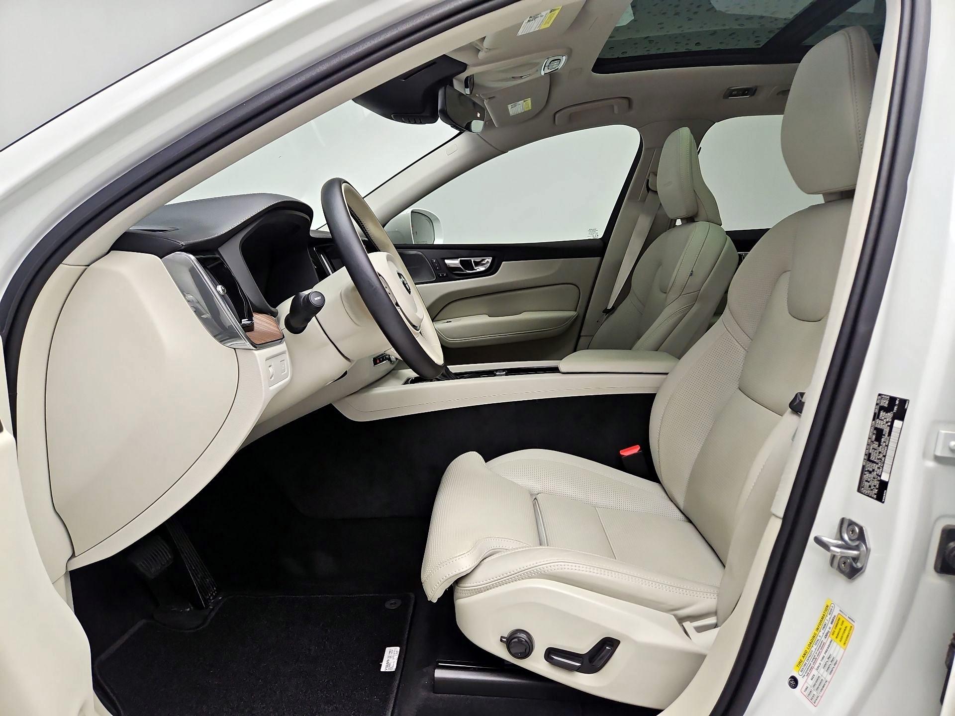 Thumbnail: 2020 Volvo XC60 - 11