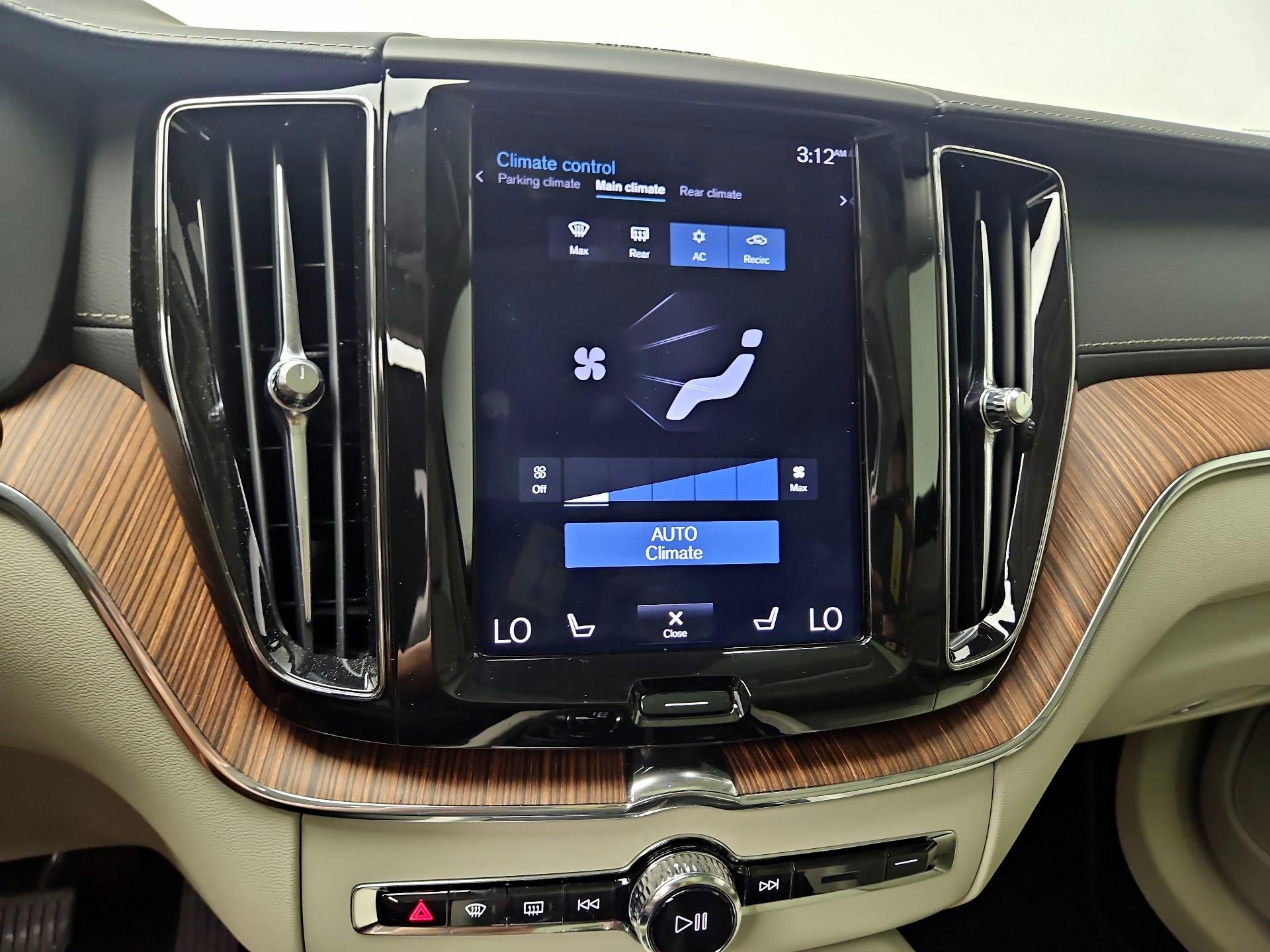 Thumbnail: 2020 Volvo XC60 - 17