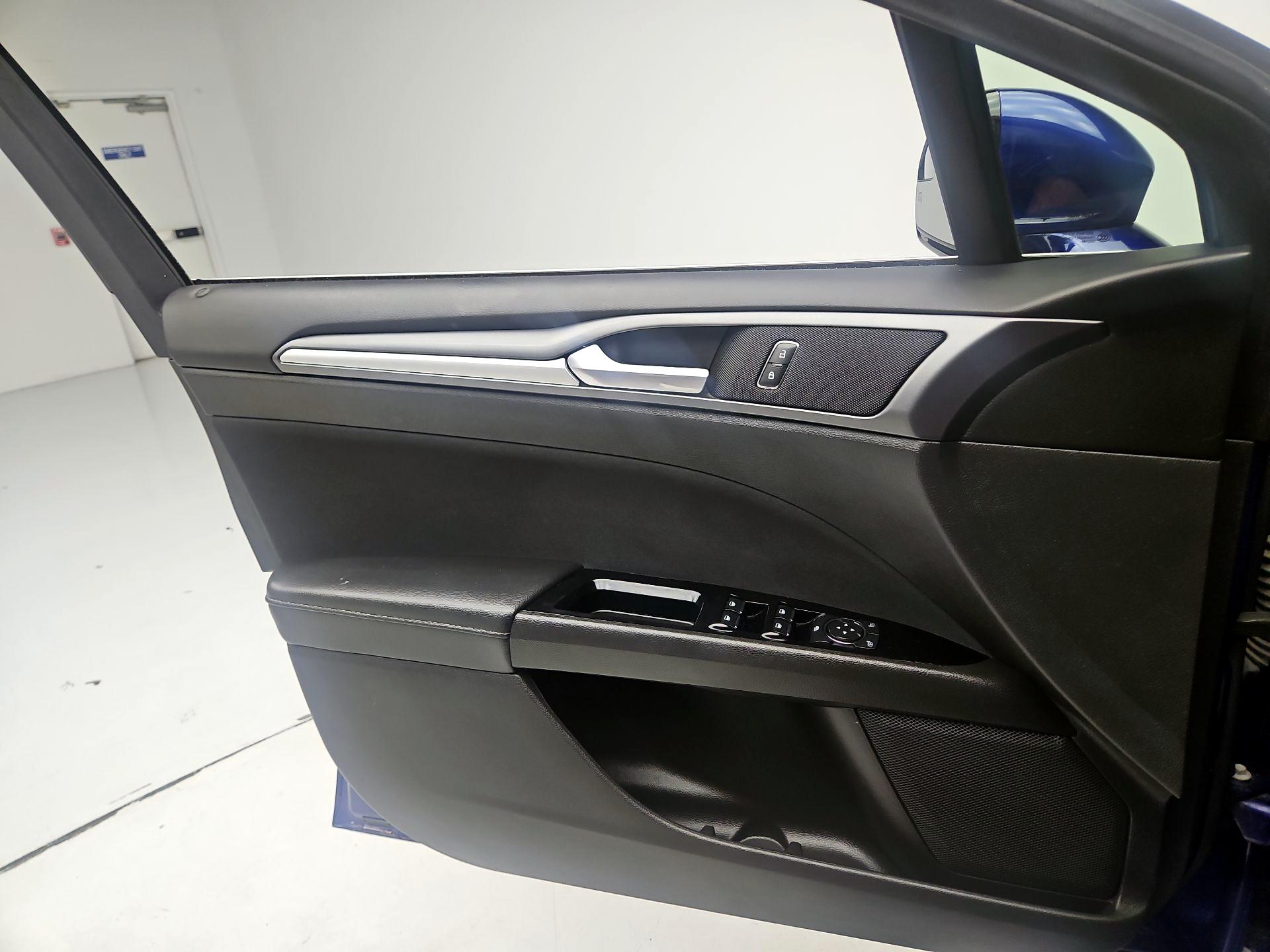 Thumbnail: 2016 Ford Fusion - 12