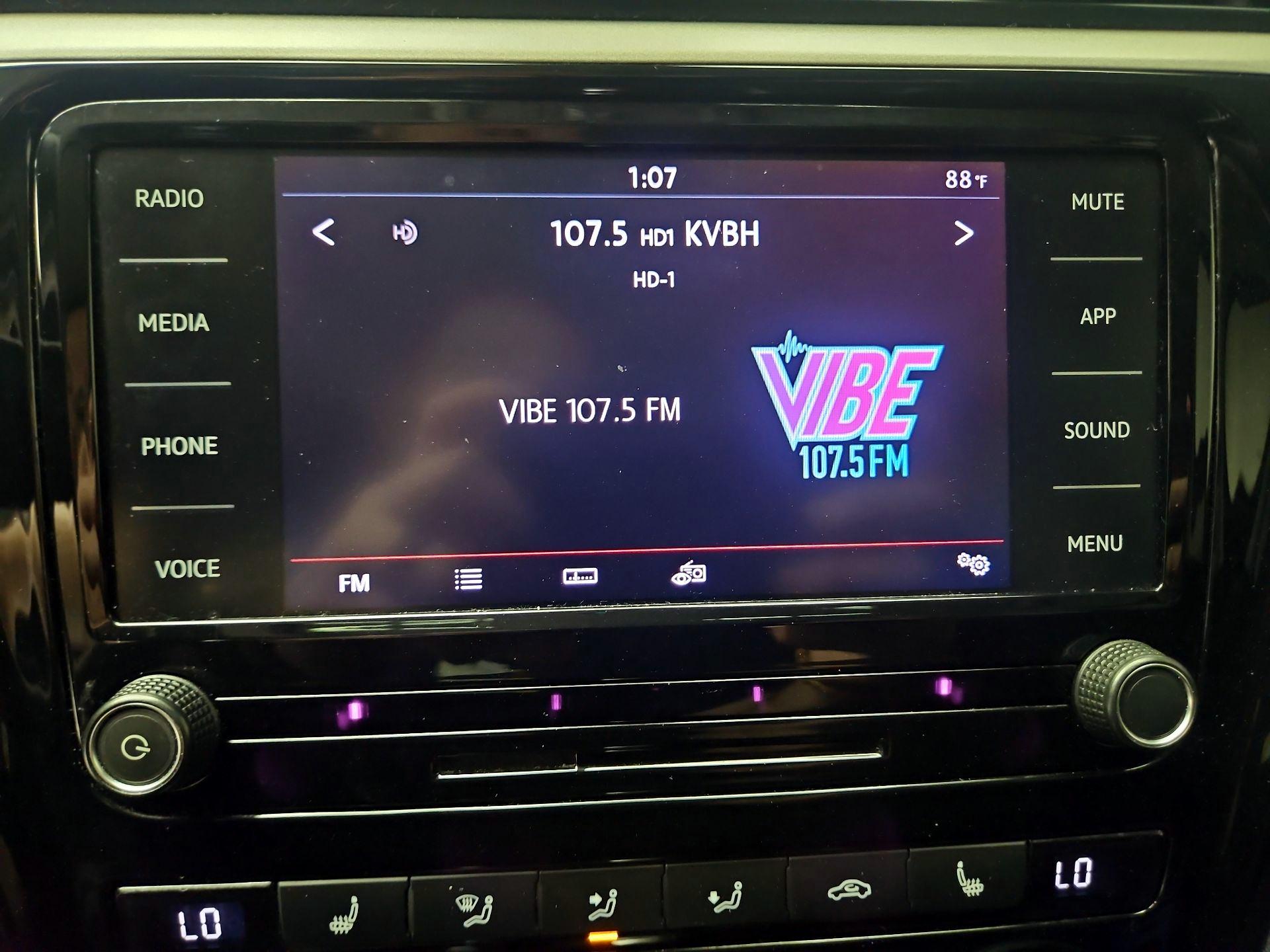 Thumbnail: 2021 Volkswagen Passat - 15
