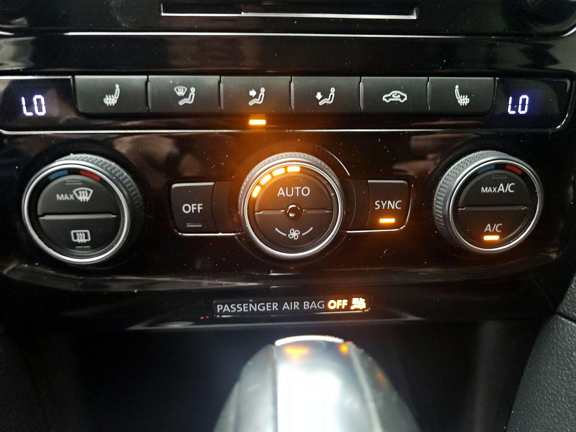 Thumbnail: 2021 Volkswagen Passat - 16