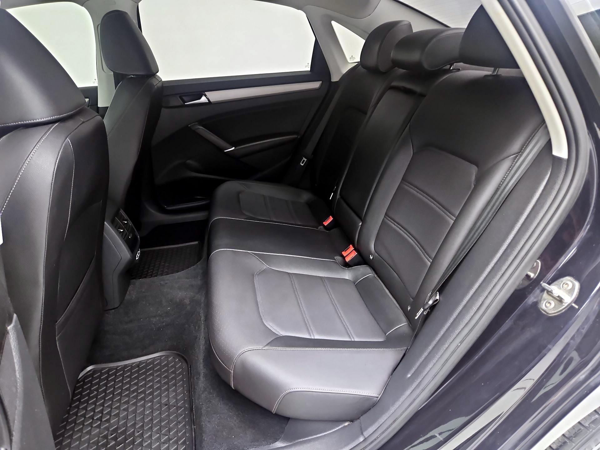 Thumbnail: 2021 Volkswagen Passat - 20