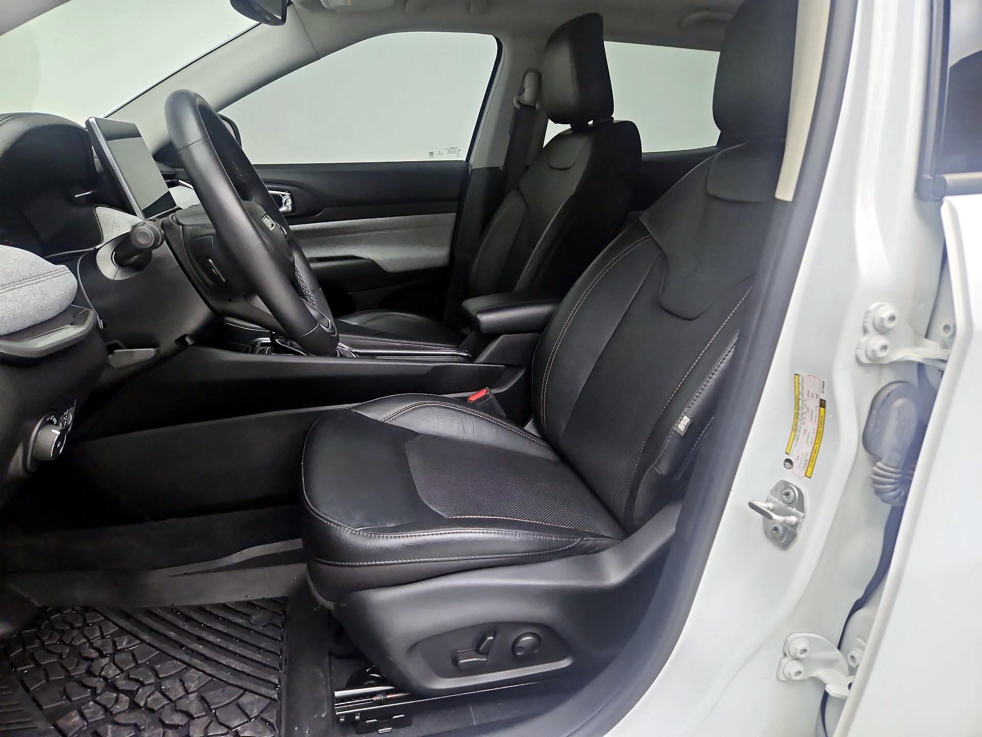 Thumbnail: 2022 Jeep Compass - 11