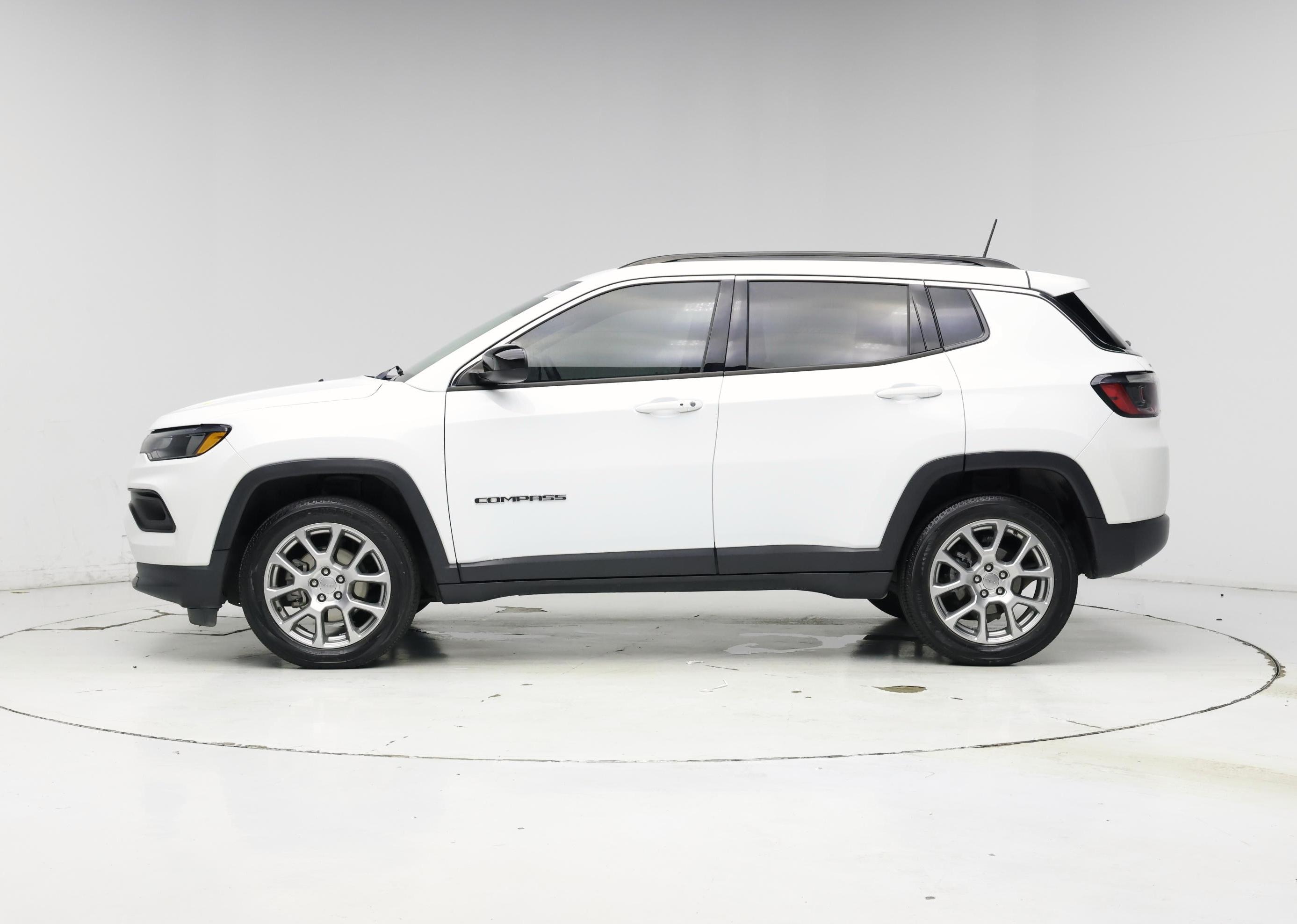 Thumbnail: 2022 Jeep Compass - 3