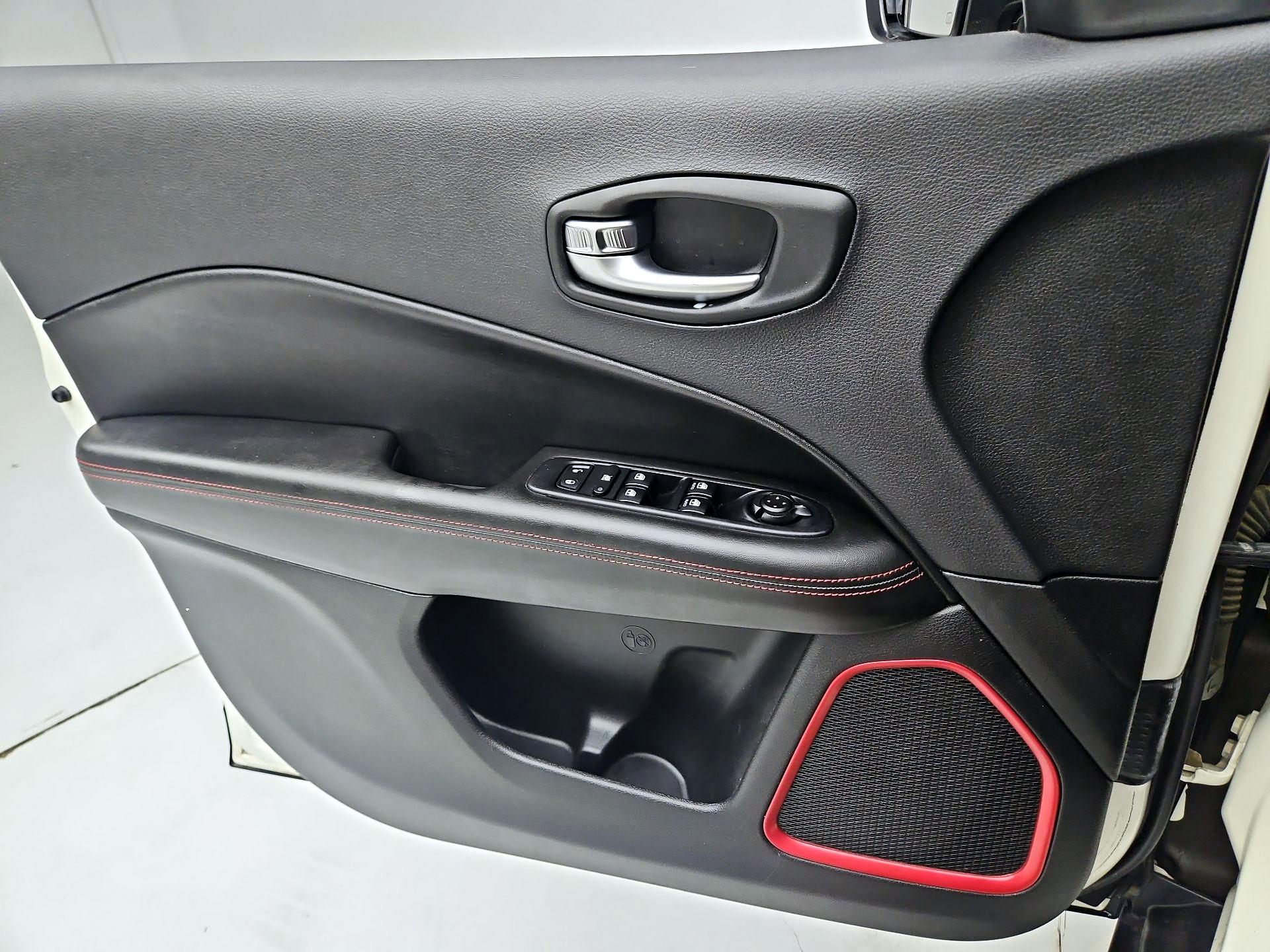 Thumbnail: 2019 Jeep Compass - 12