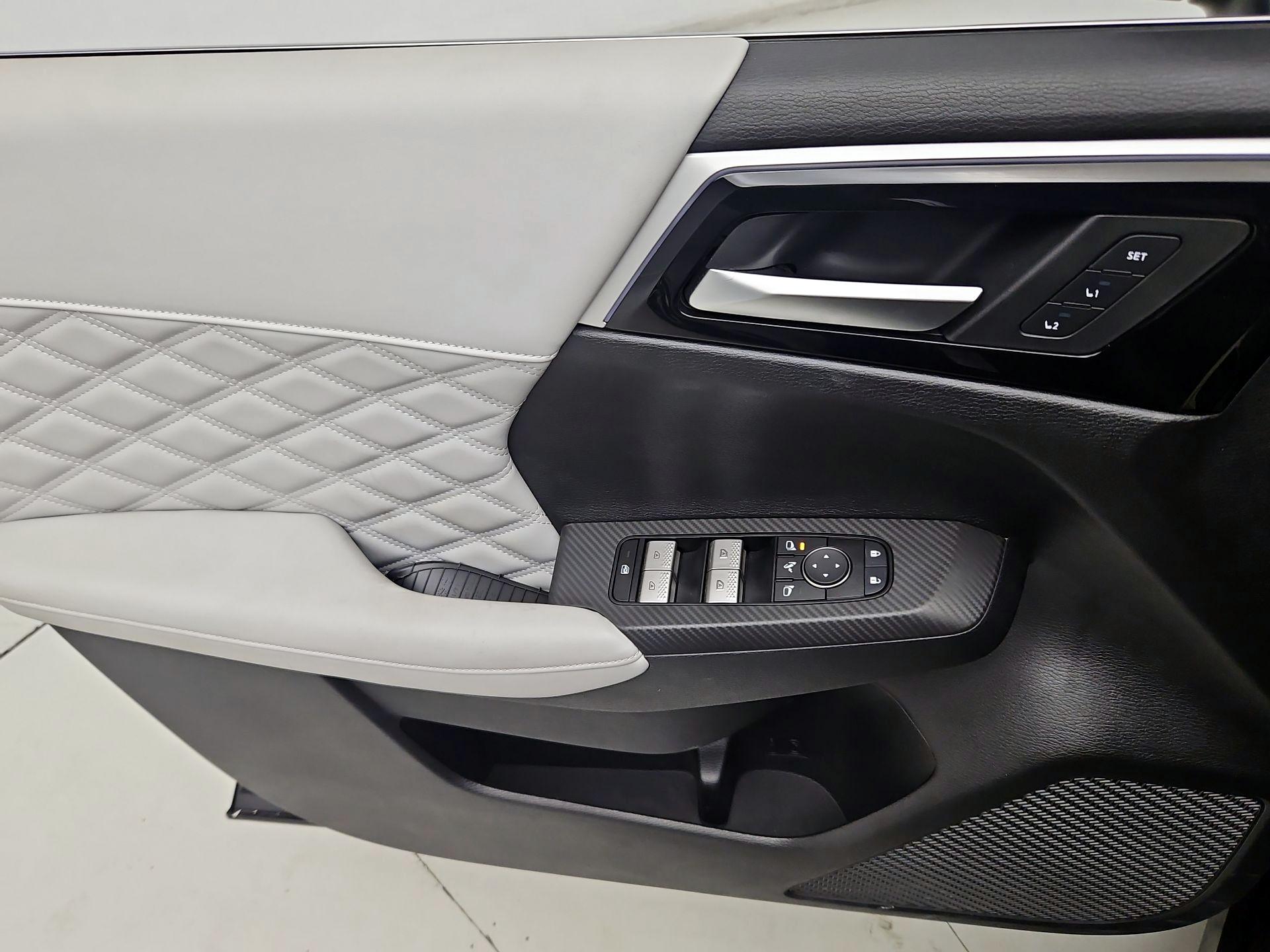 Thumbnail: 2024 Mitsubishi Outlander - 12