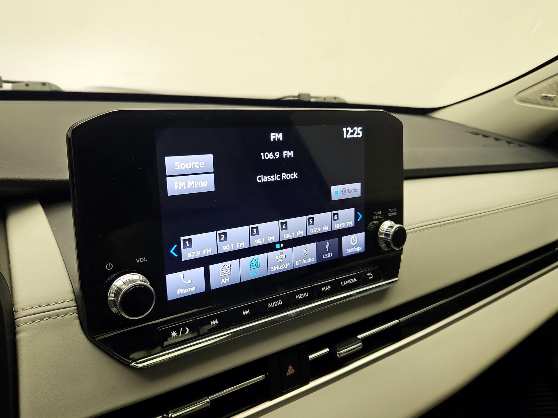 Thumbnail: 2024 Mitsubishi Outlander - 16