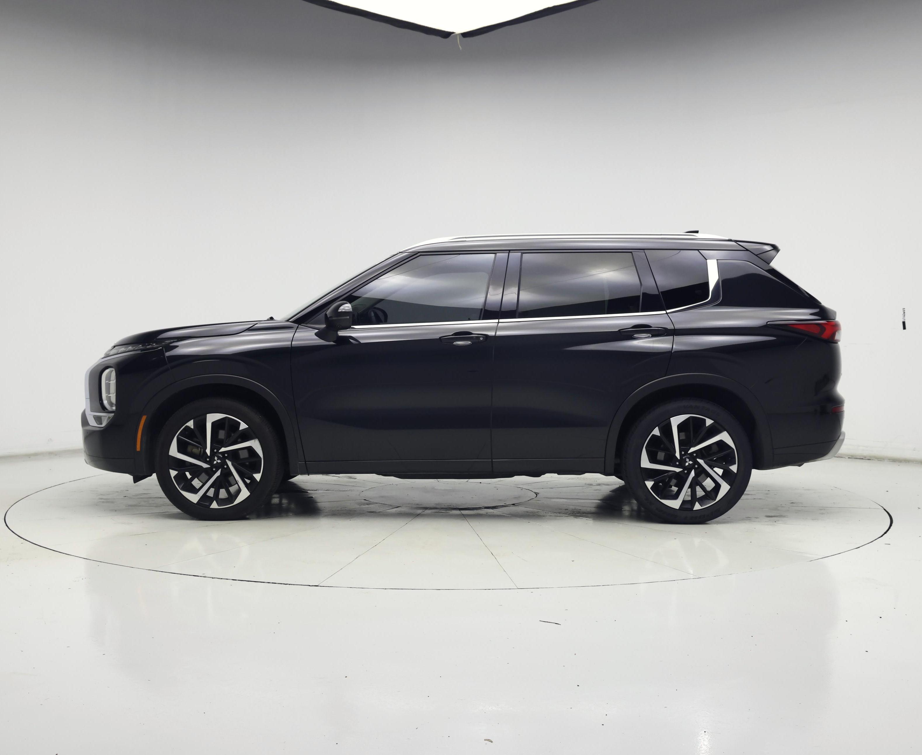 Thumbnail: 2024 Mitsubishi Outlander - 3