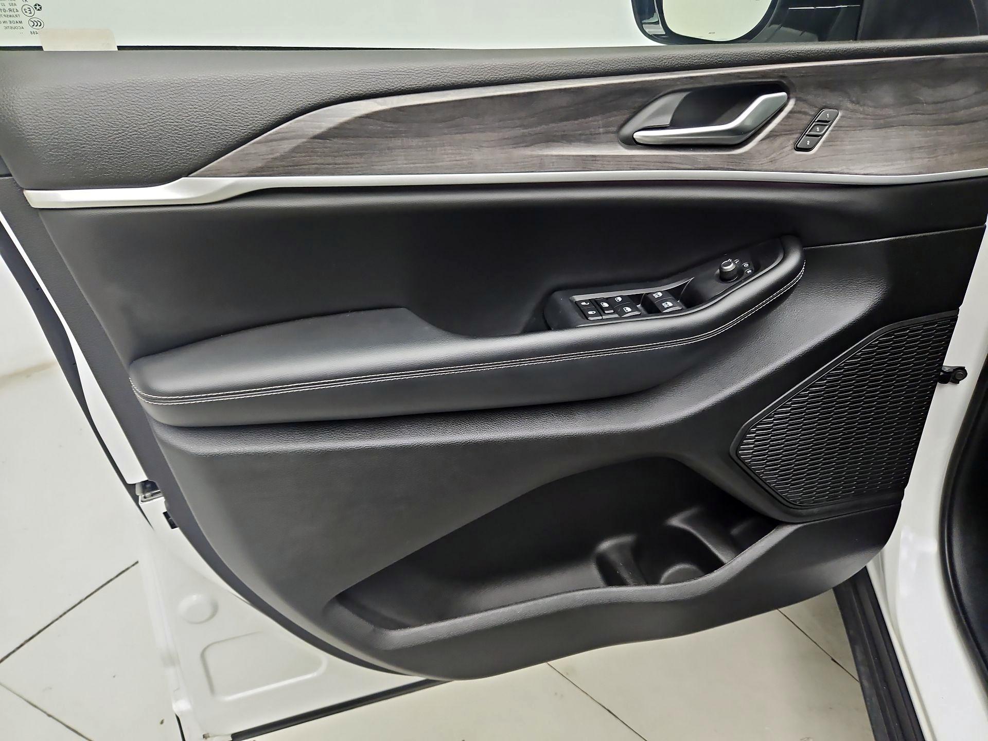 Thumbnail: 2023 Jeep Grand Cherokee - 12