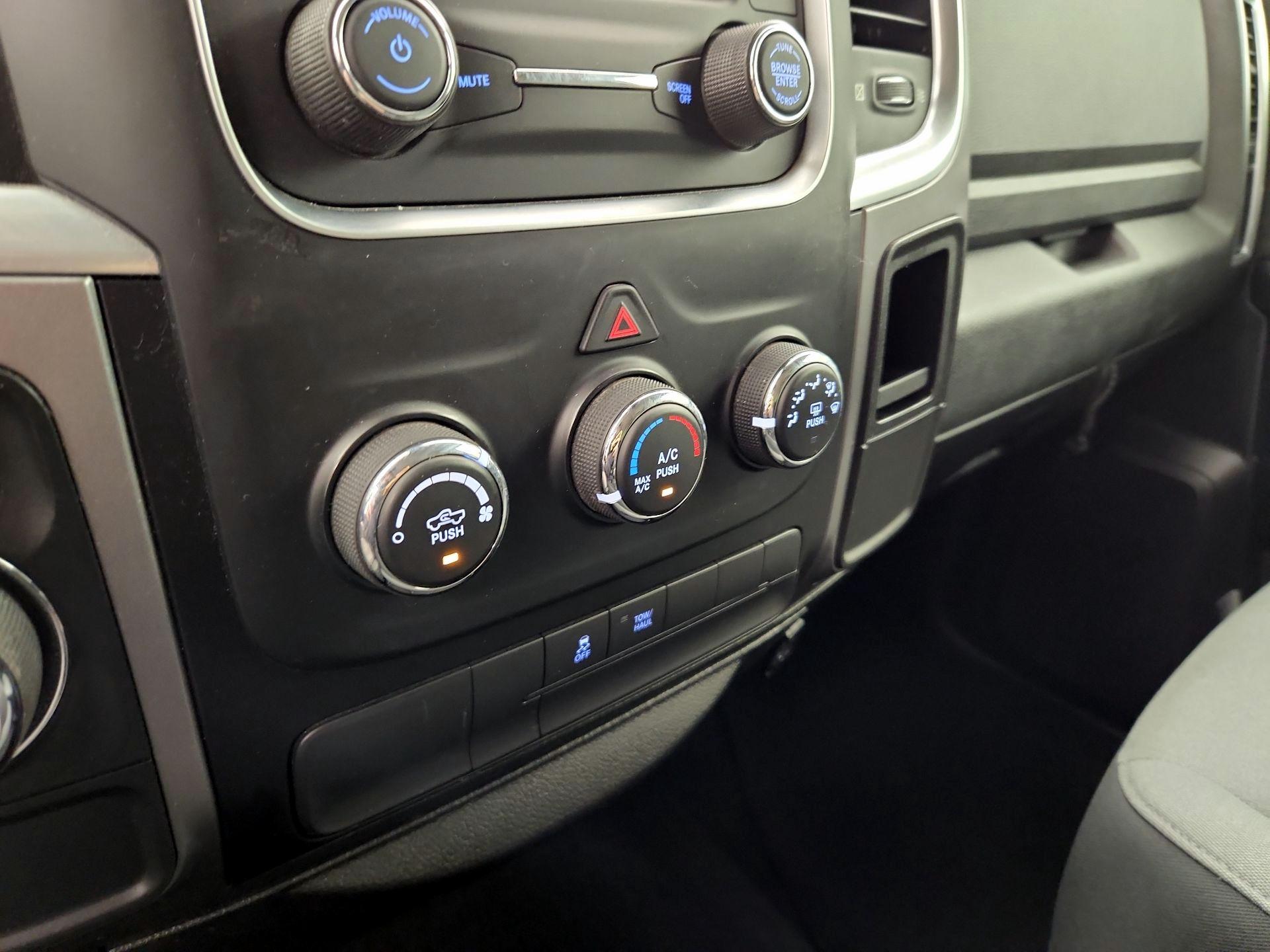Thumbnail: 2022 RAM 1500 Classic - 16