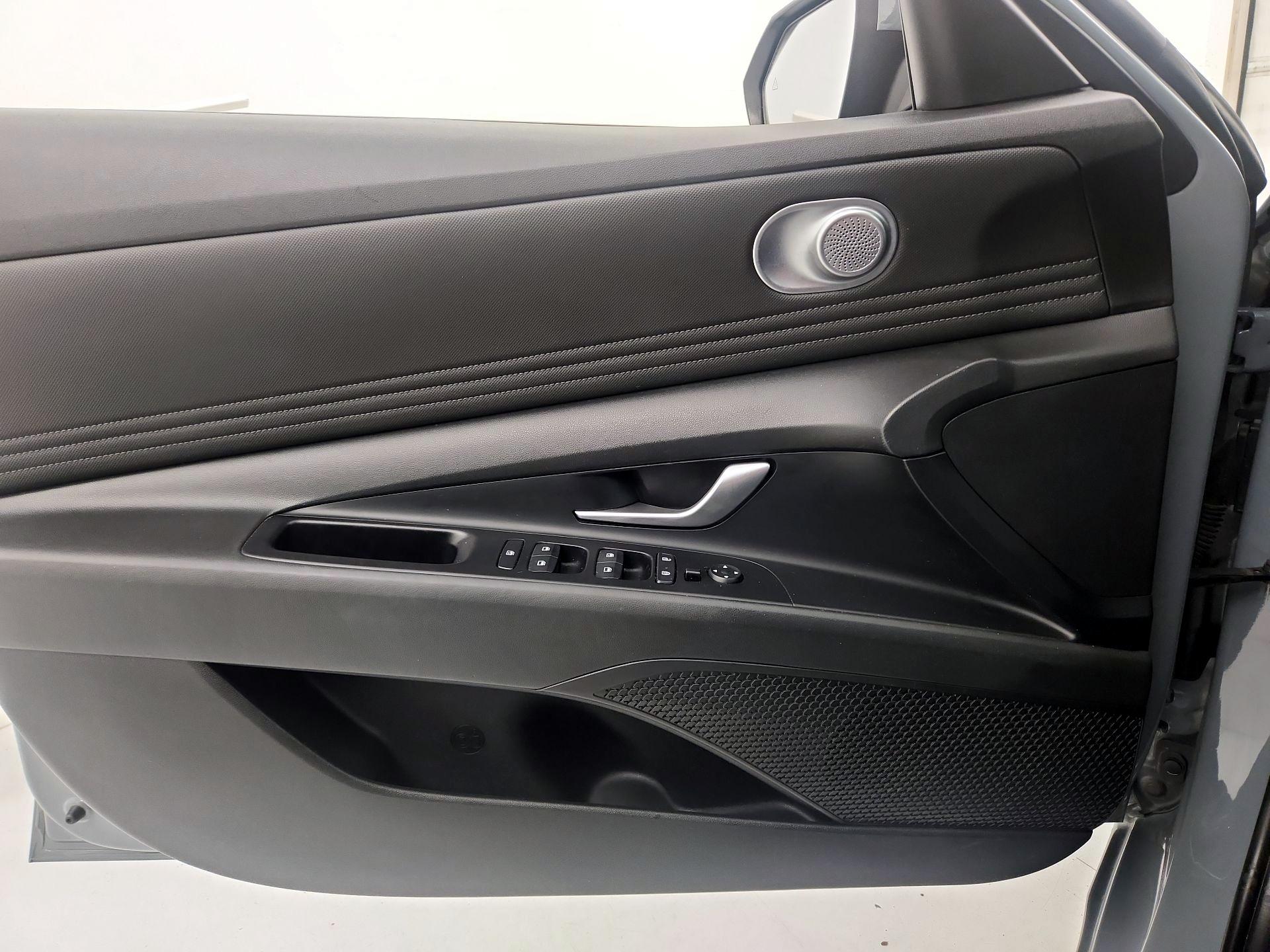 Thumbnail: 2022 Hyundai Elantra - 12