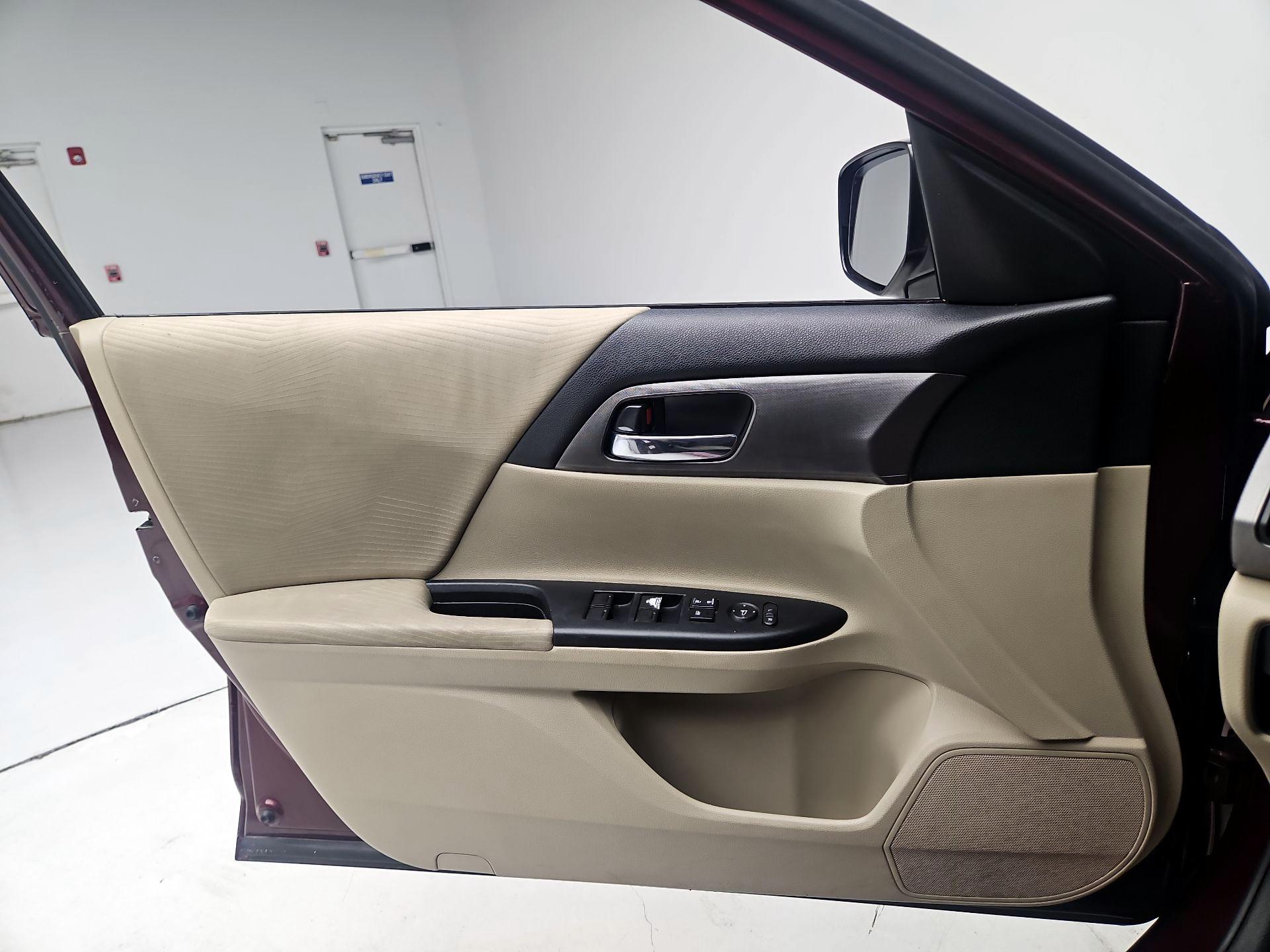 Thumbnail: 2015 Honda Accord - 12