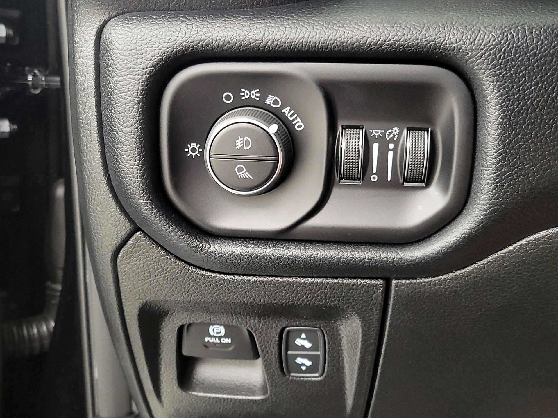 Thumbnail: 2025 RAM 1500 - 13