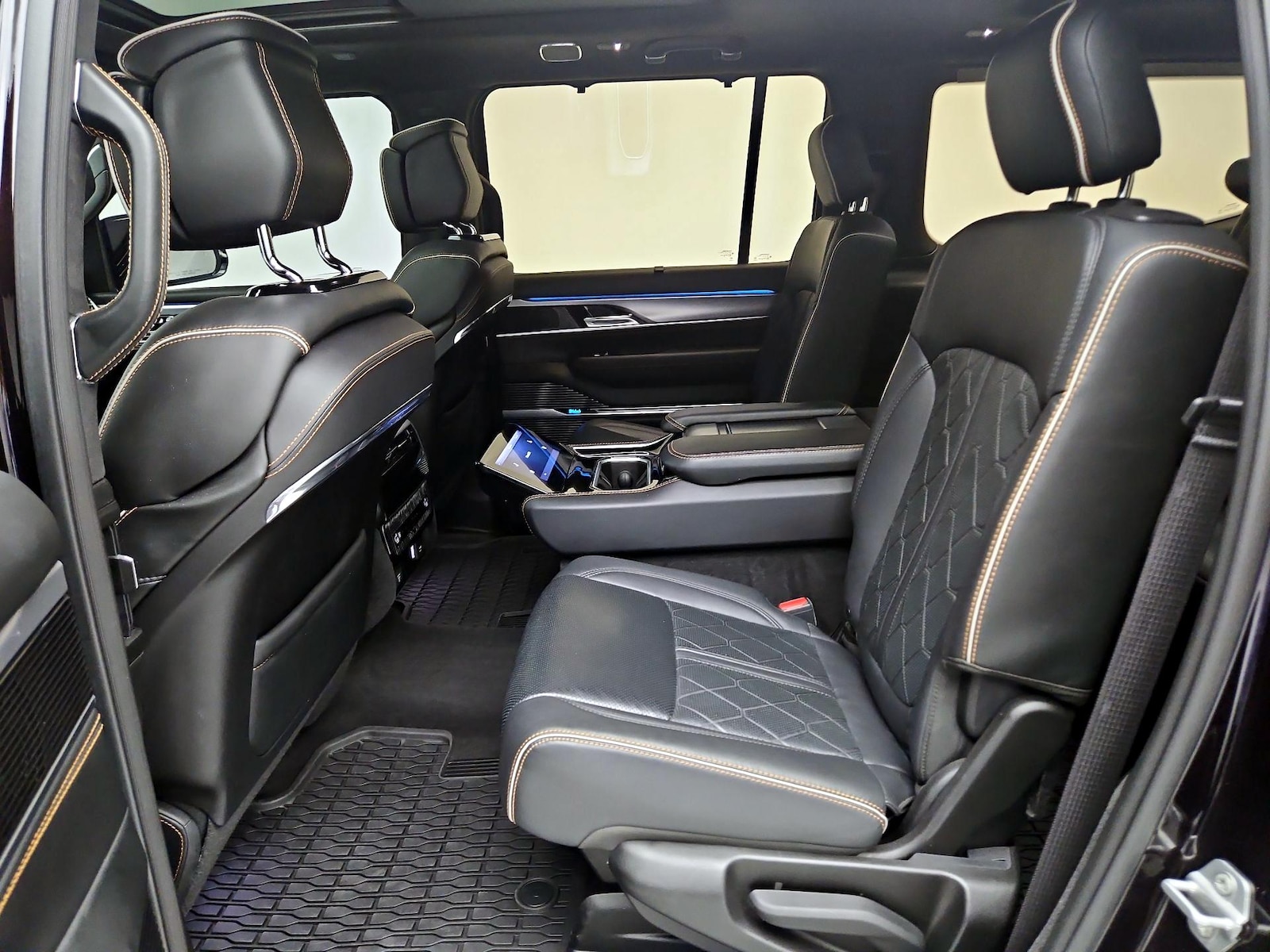 2023 Jeep Grand Wagoneer Series III - Photo 22