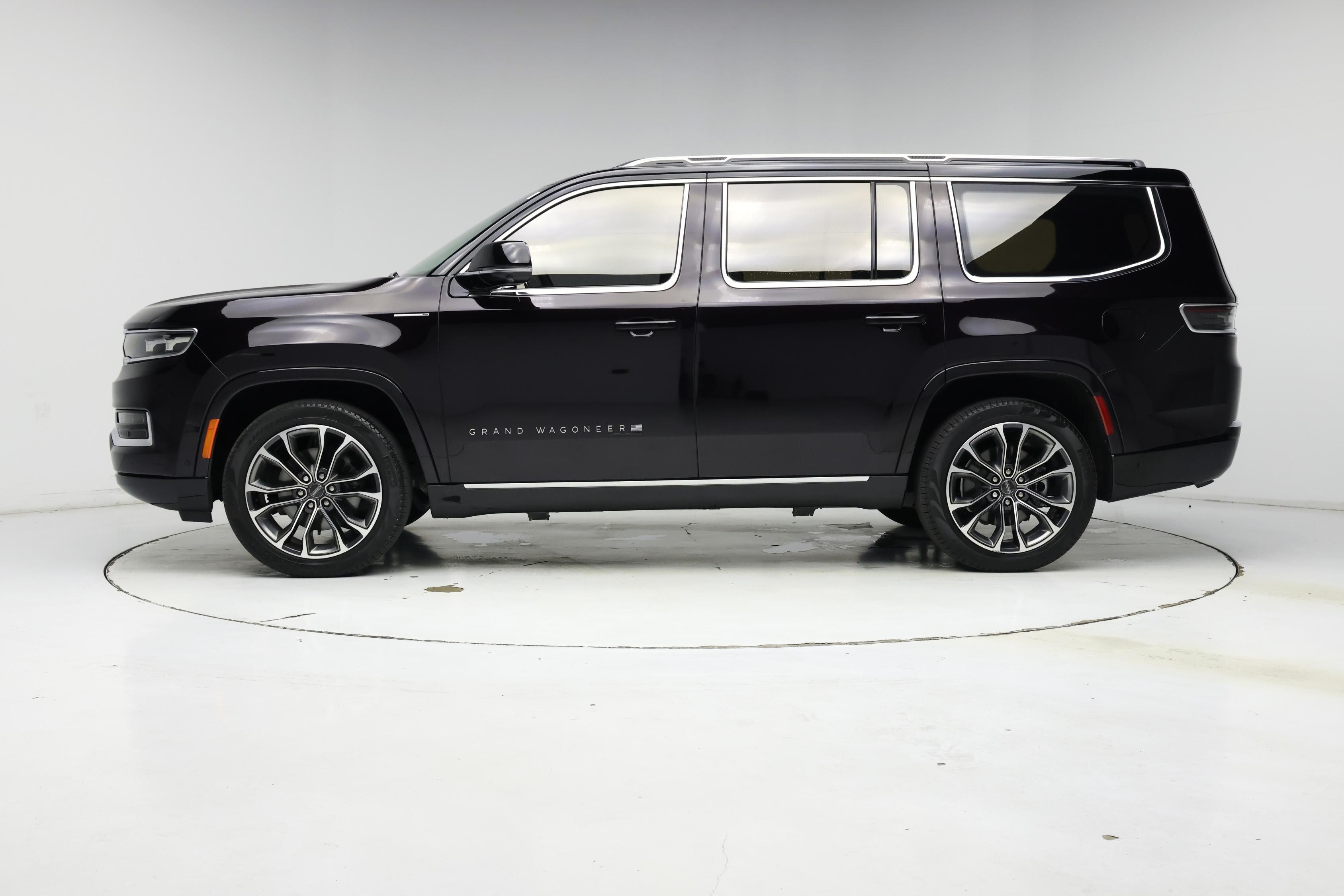 Thumbnail: 2023 Jeep Grand Wagoneer - 3
