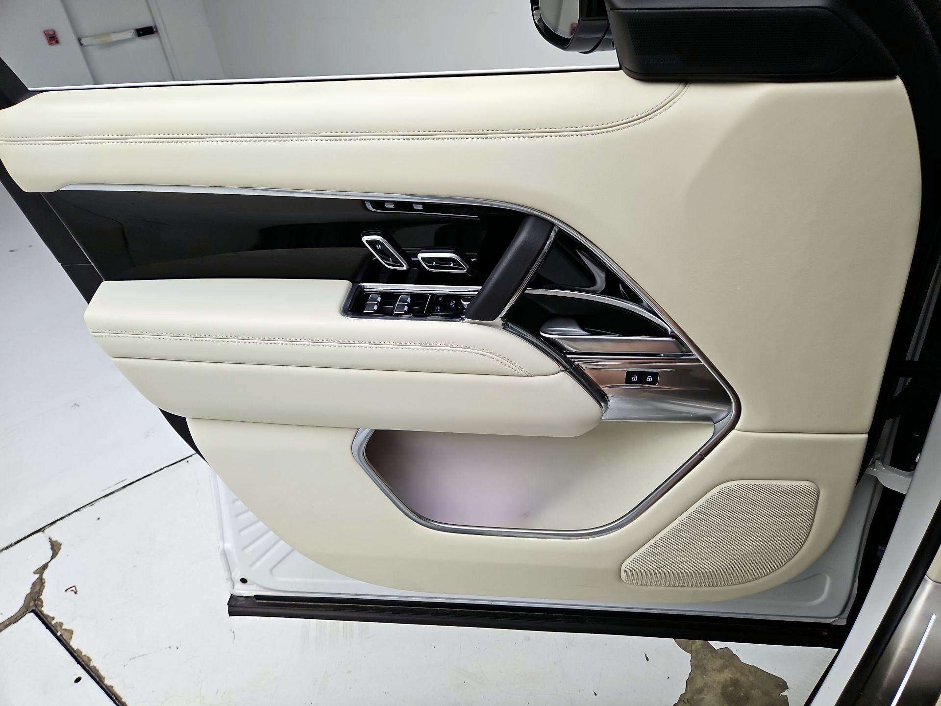 Thumbnail: 2025 Land Rover Range Rover - 12